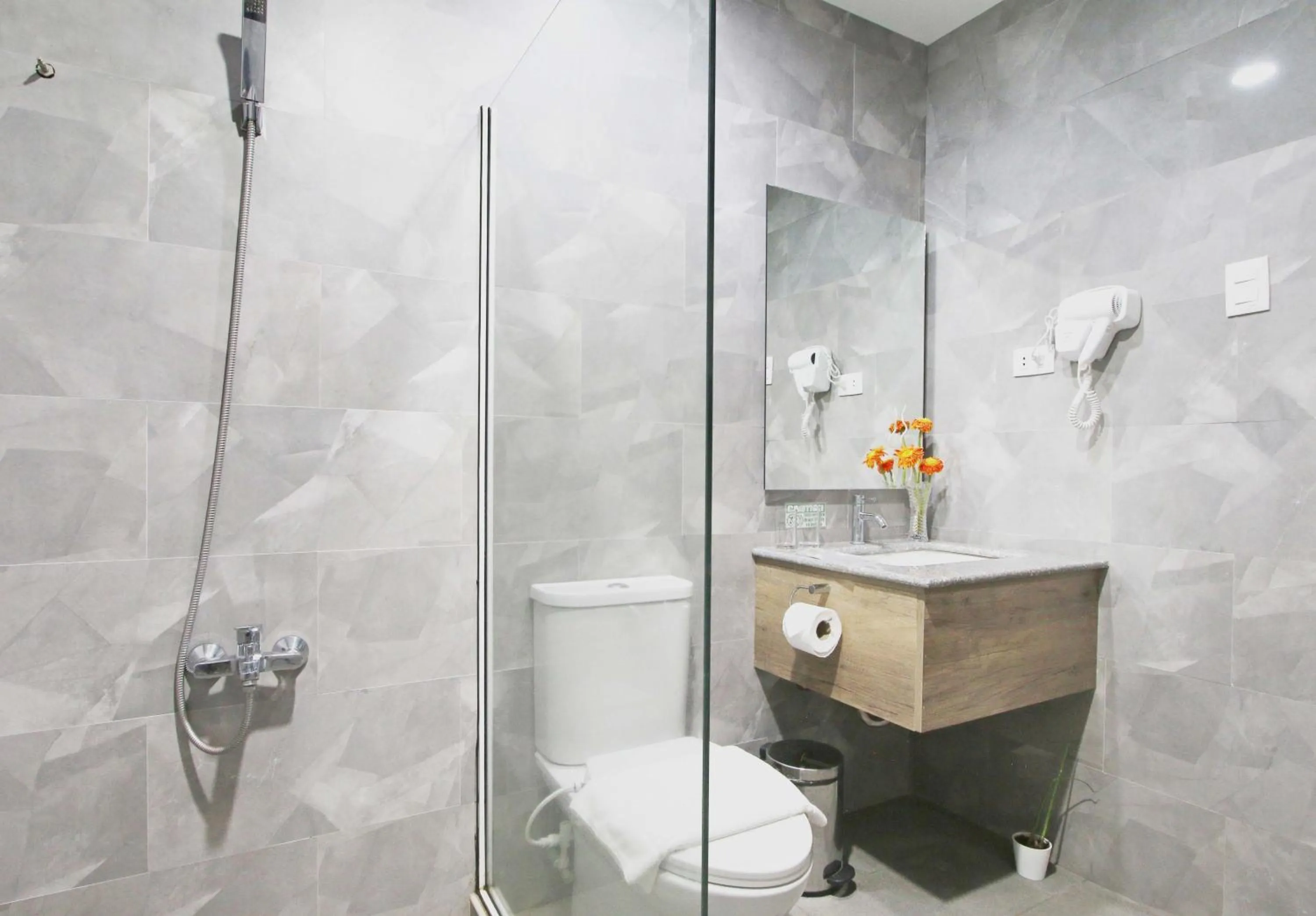 Shower in Carlosta Hotel