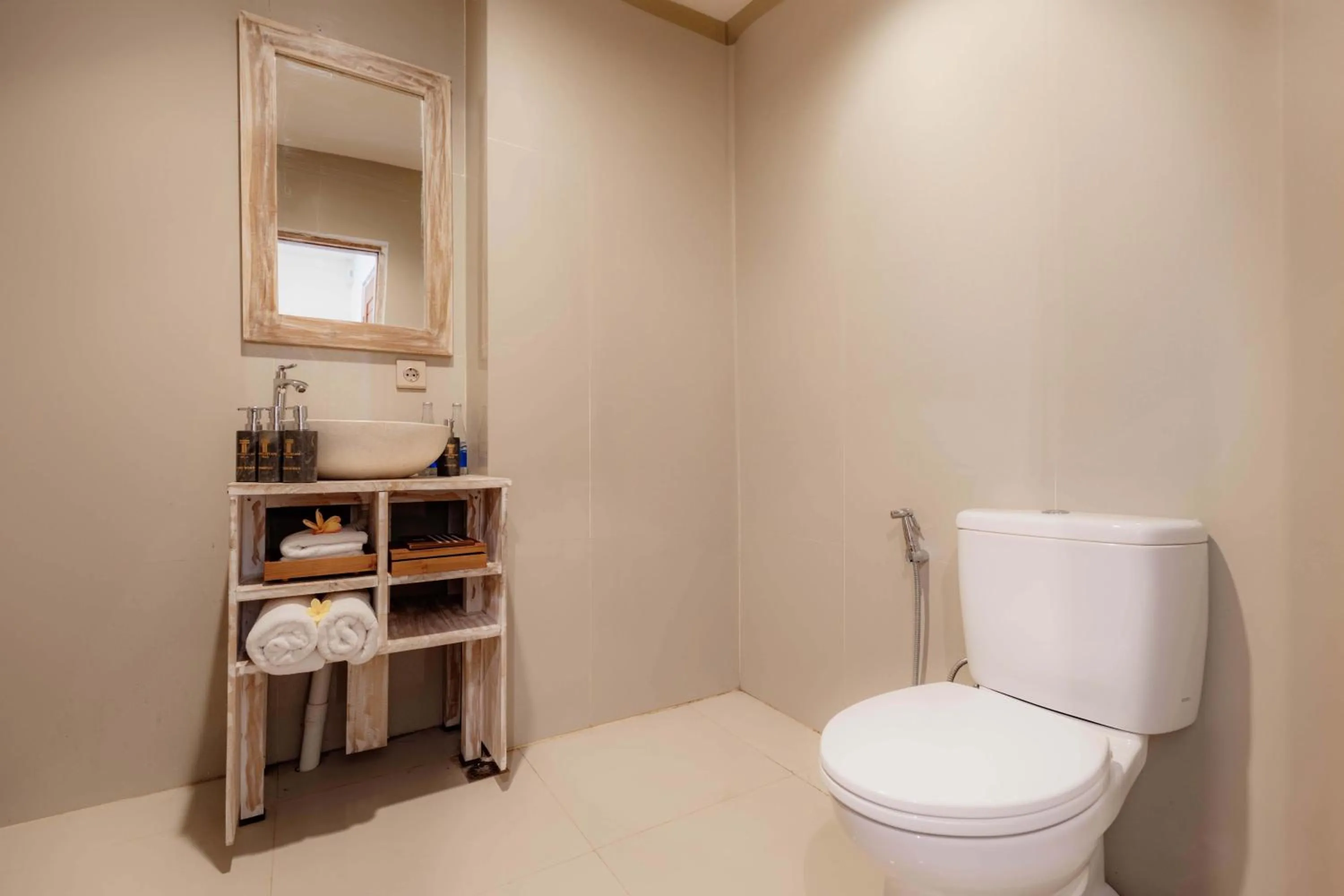 Toilet in Tanta Escape