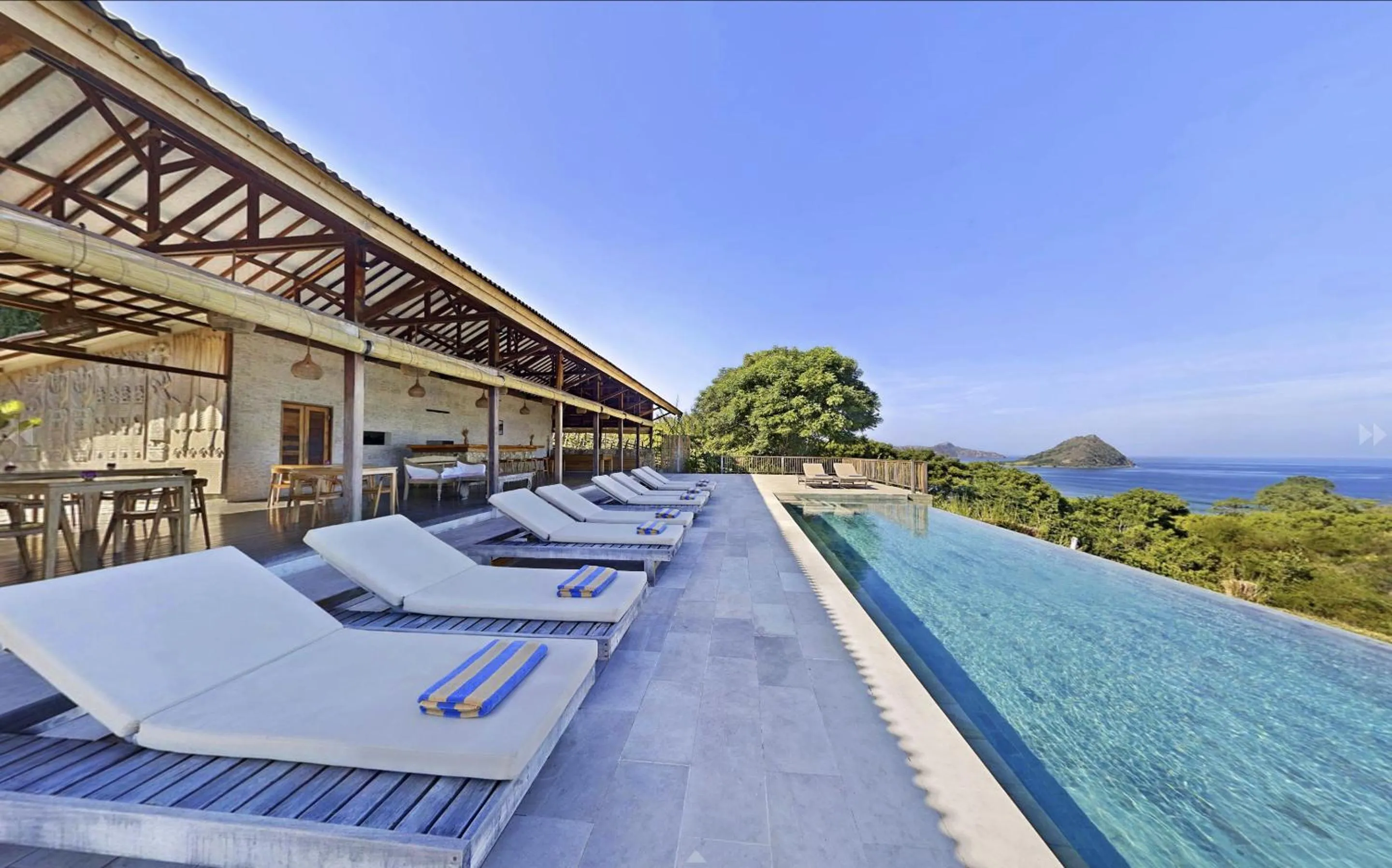 Restaurant/places to eat in KERTASARI LODGE