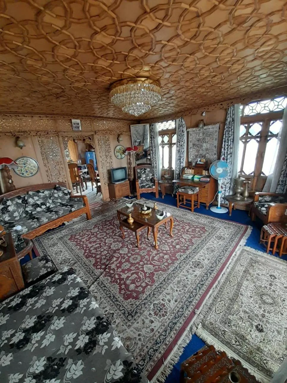 Palace Heights Houseboats