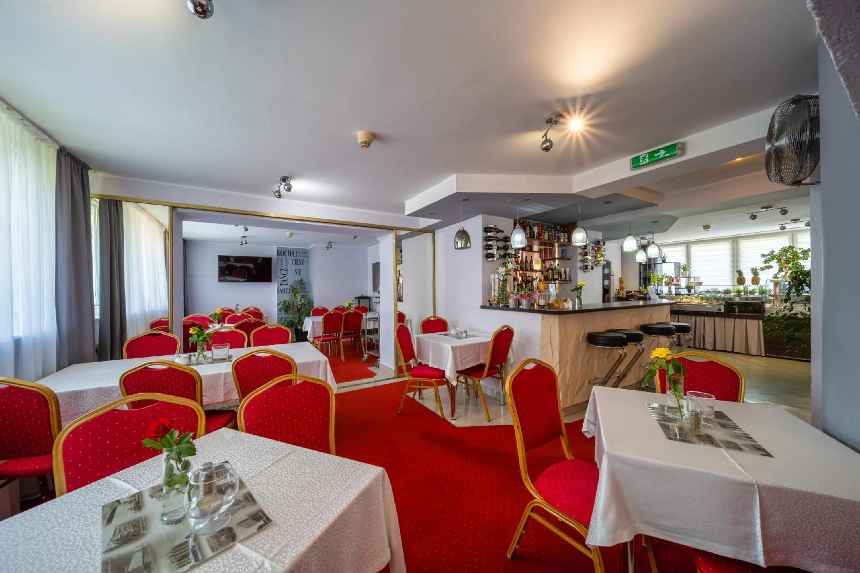 Restaurant/places to eat in Hotel Gromada Poznań