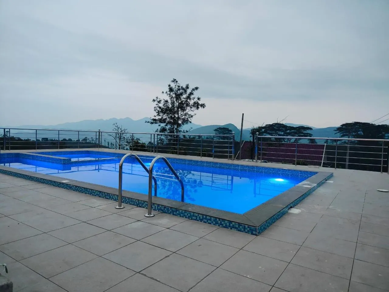 Swimming pool in Pine Clough Resort Vagamon