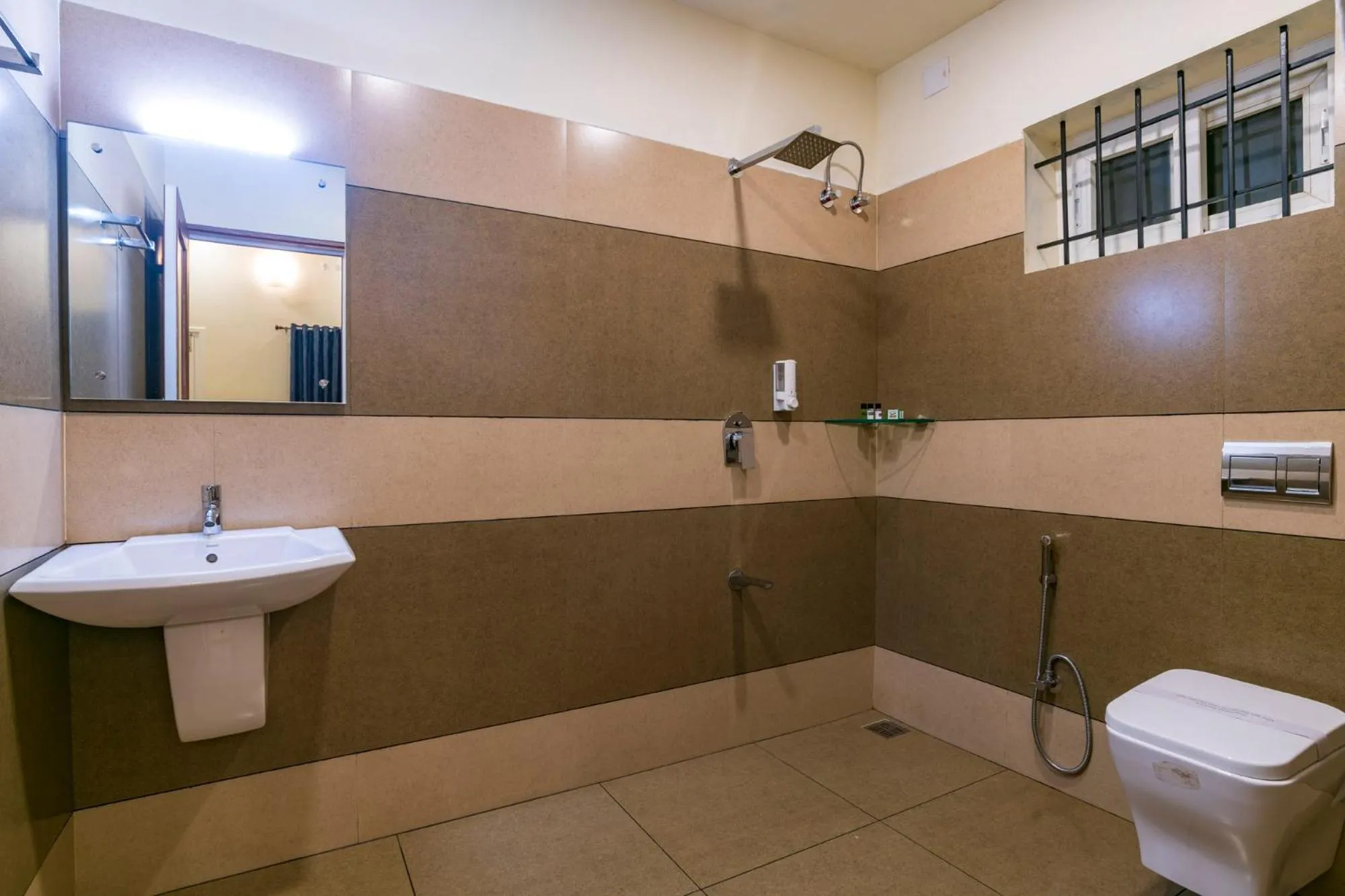 Shower in Pine Clough Resort Vagamon