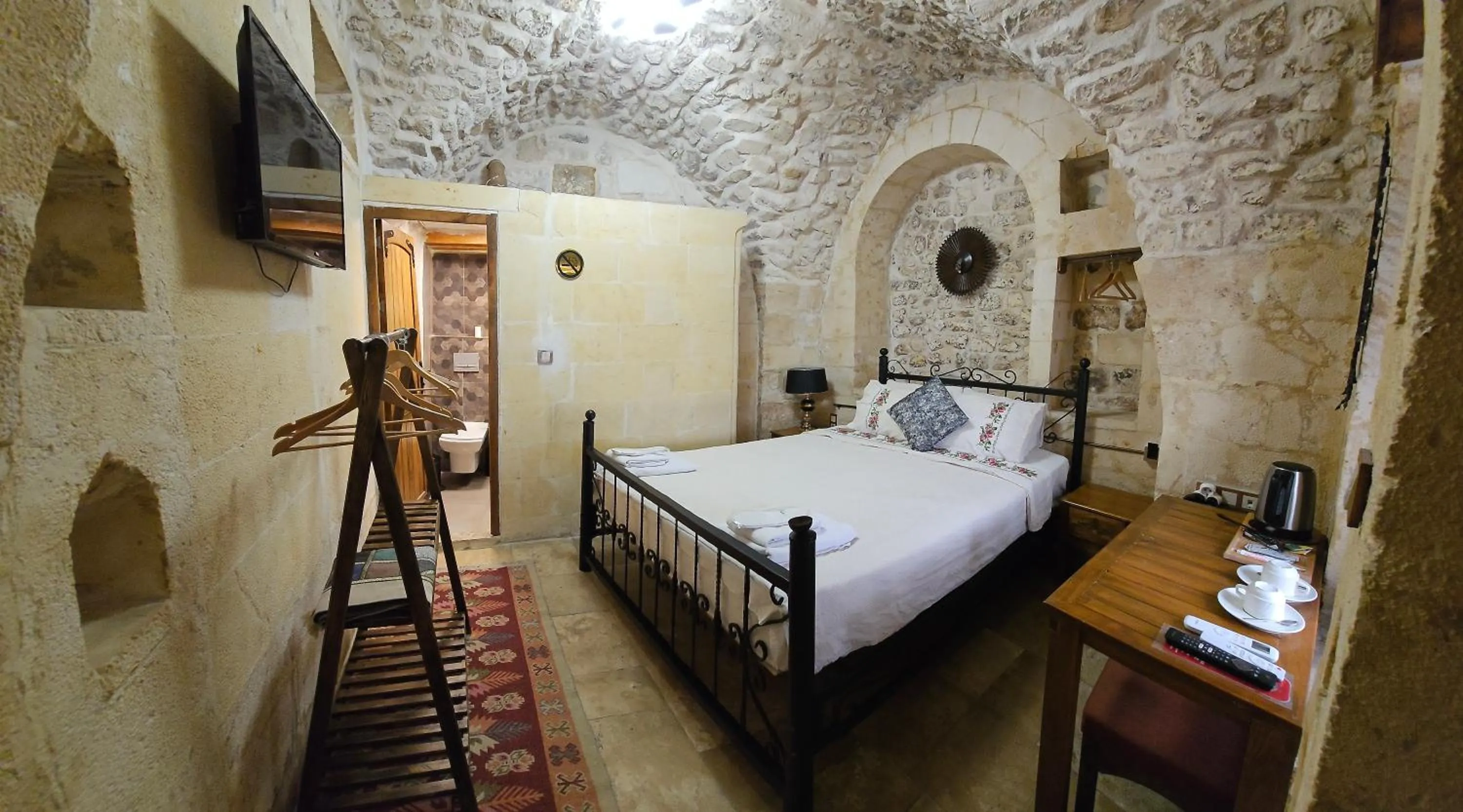 Bed in BABIL ANTIQUE HOTEL