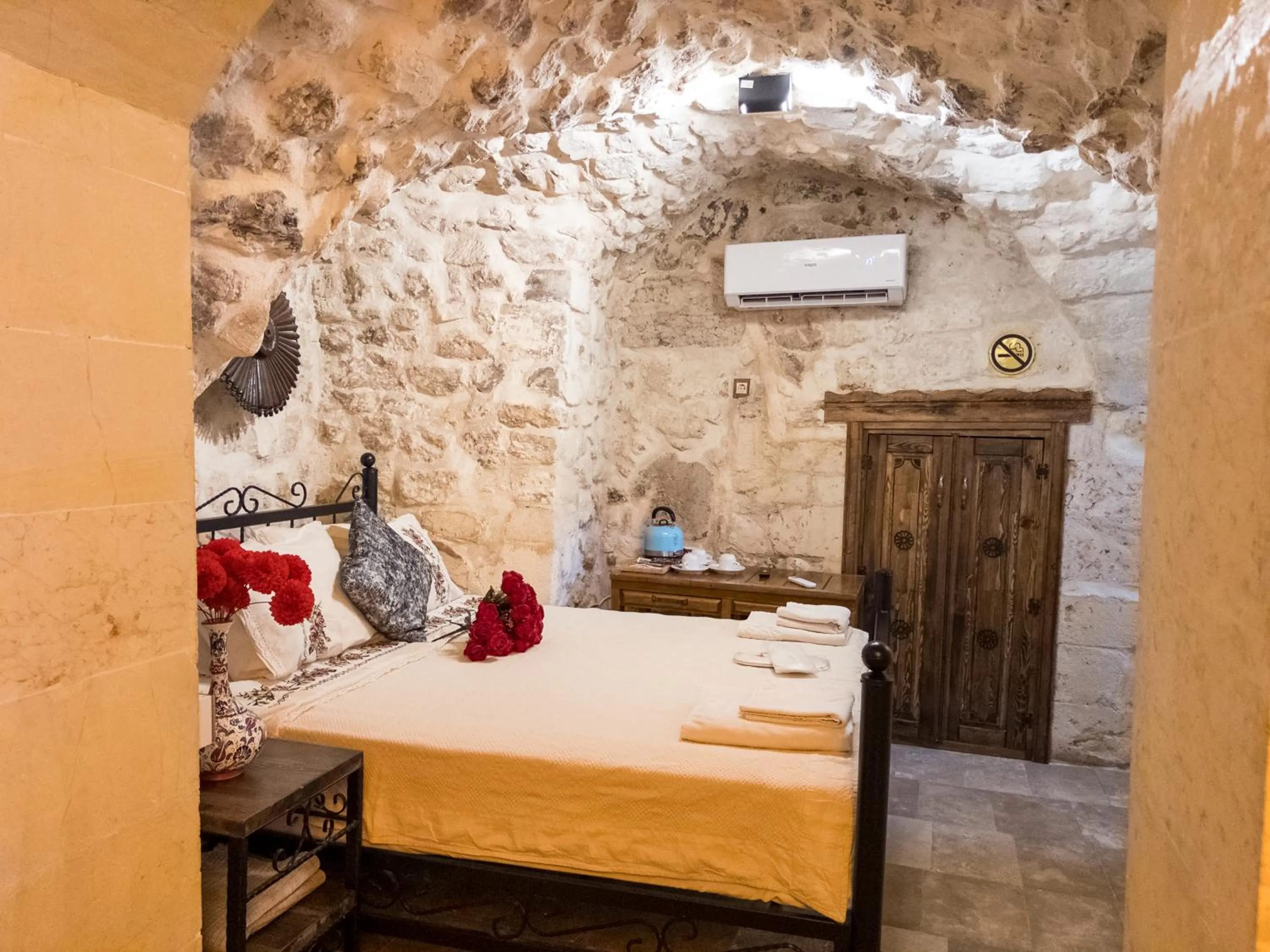 Bed in BABIL ANTIQUE HOTEL