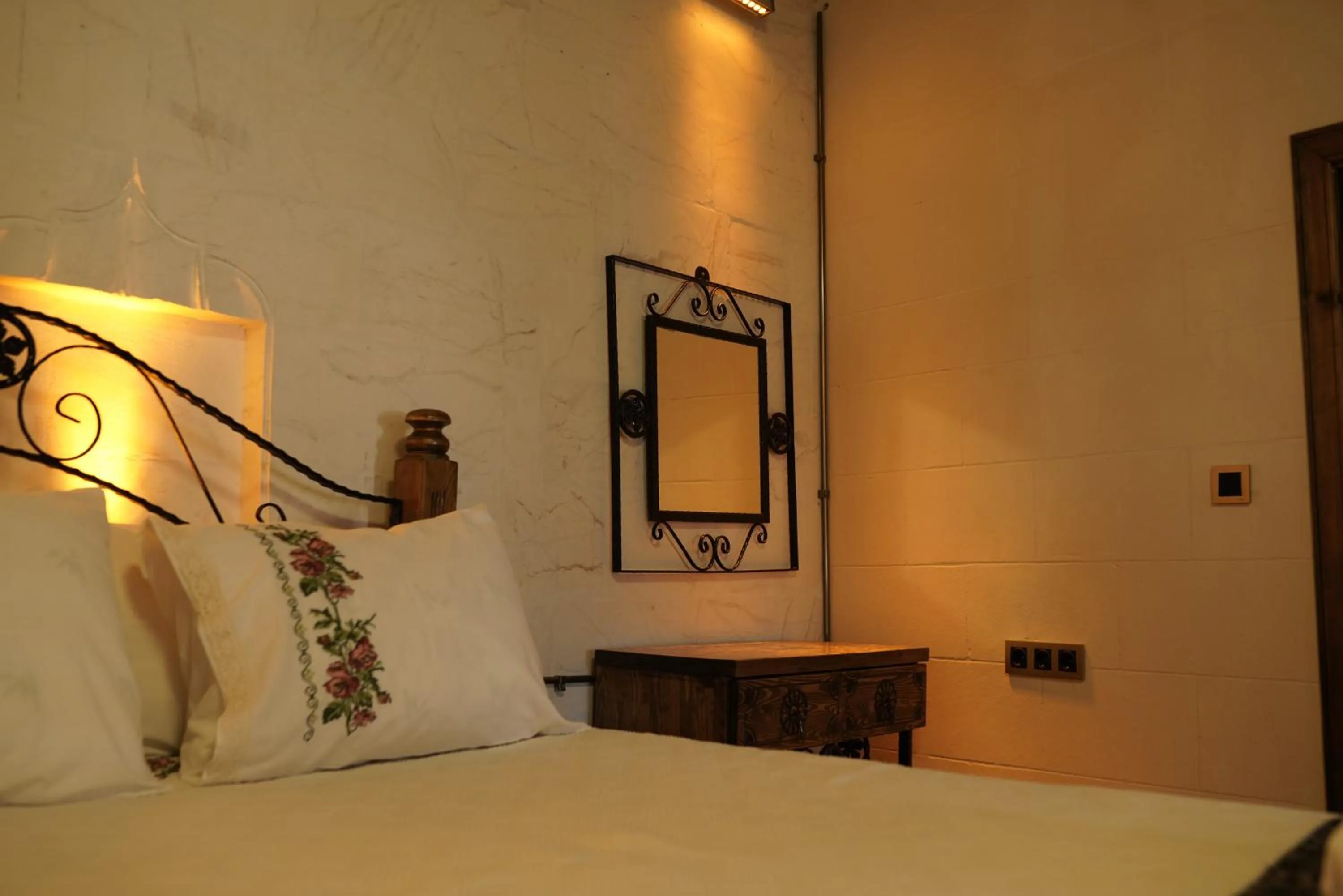 Bed in BABIL ANTIQUE HOTEL