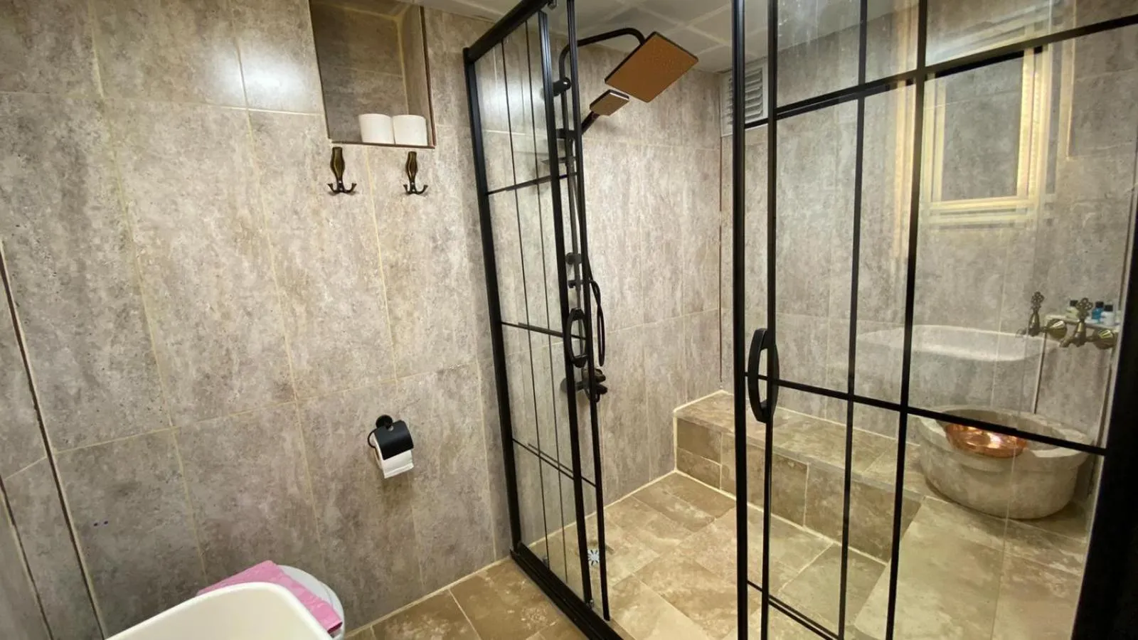 Shower in BABIL ANTIQUE HOTEL