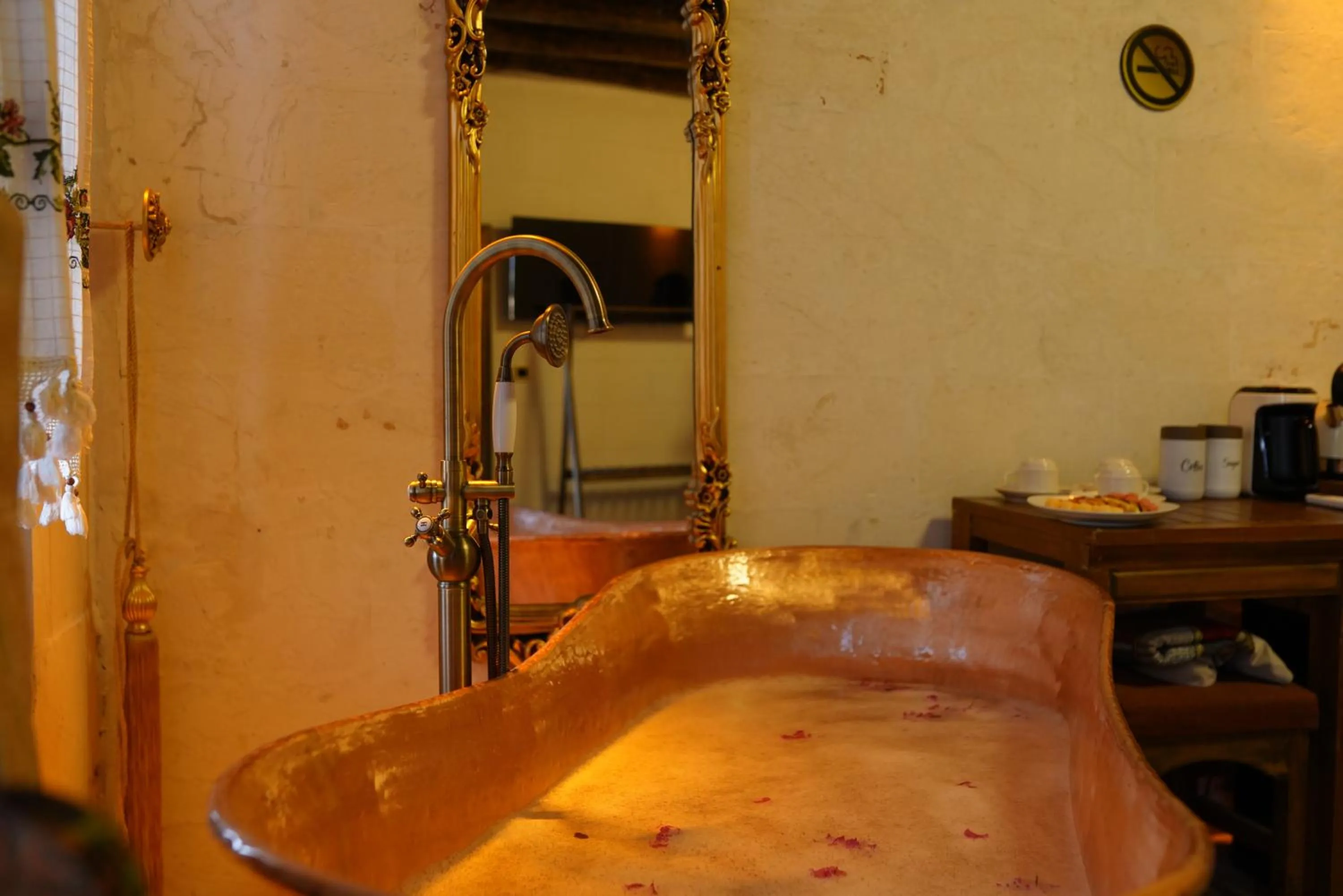 Bed in BABIL ANTIQUE HOTEL