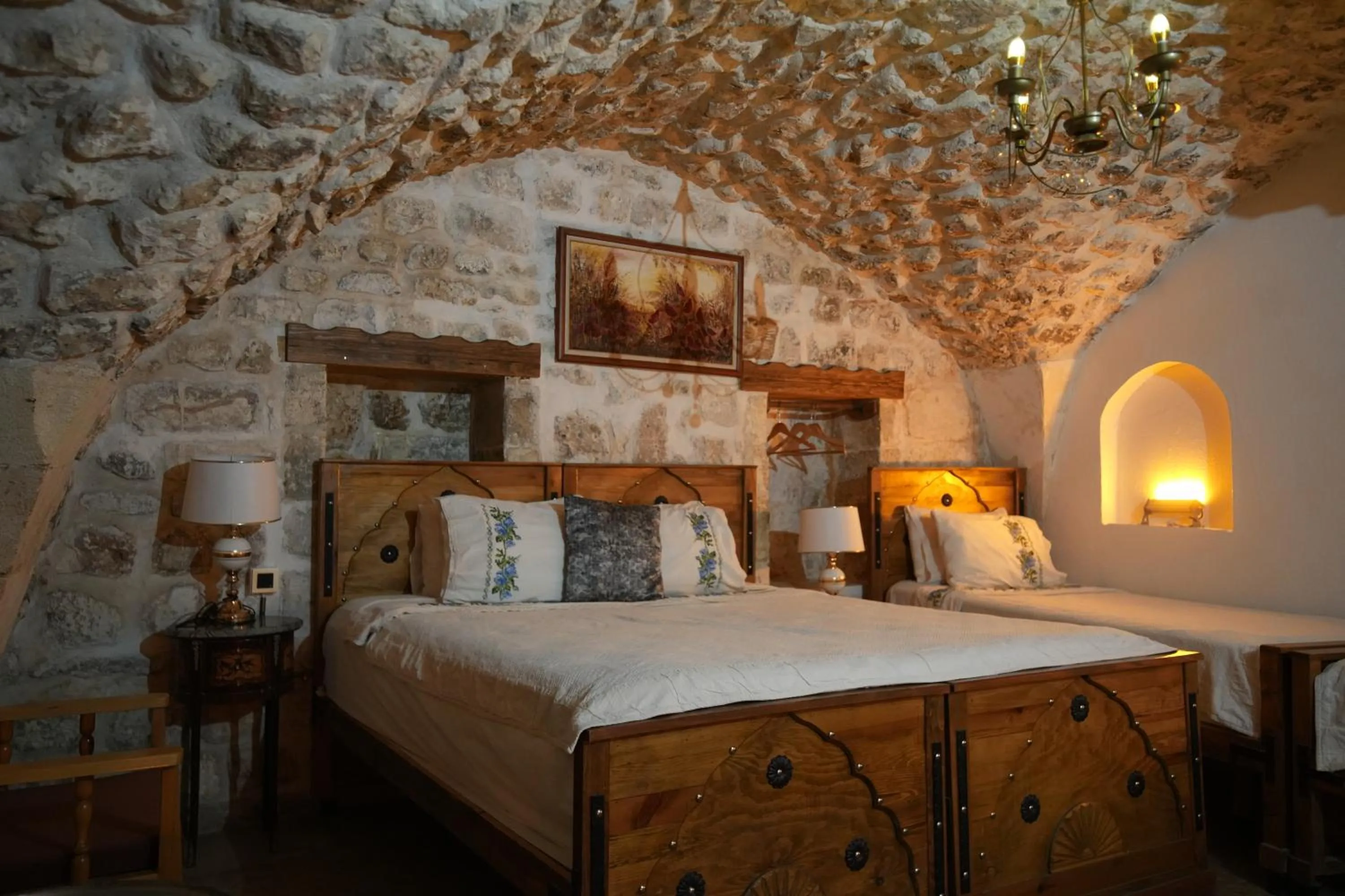 Bed in BABIL ANTIQUE HOTEL