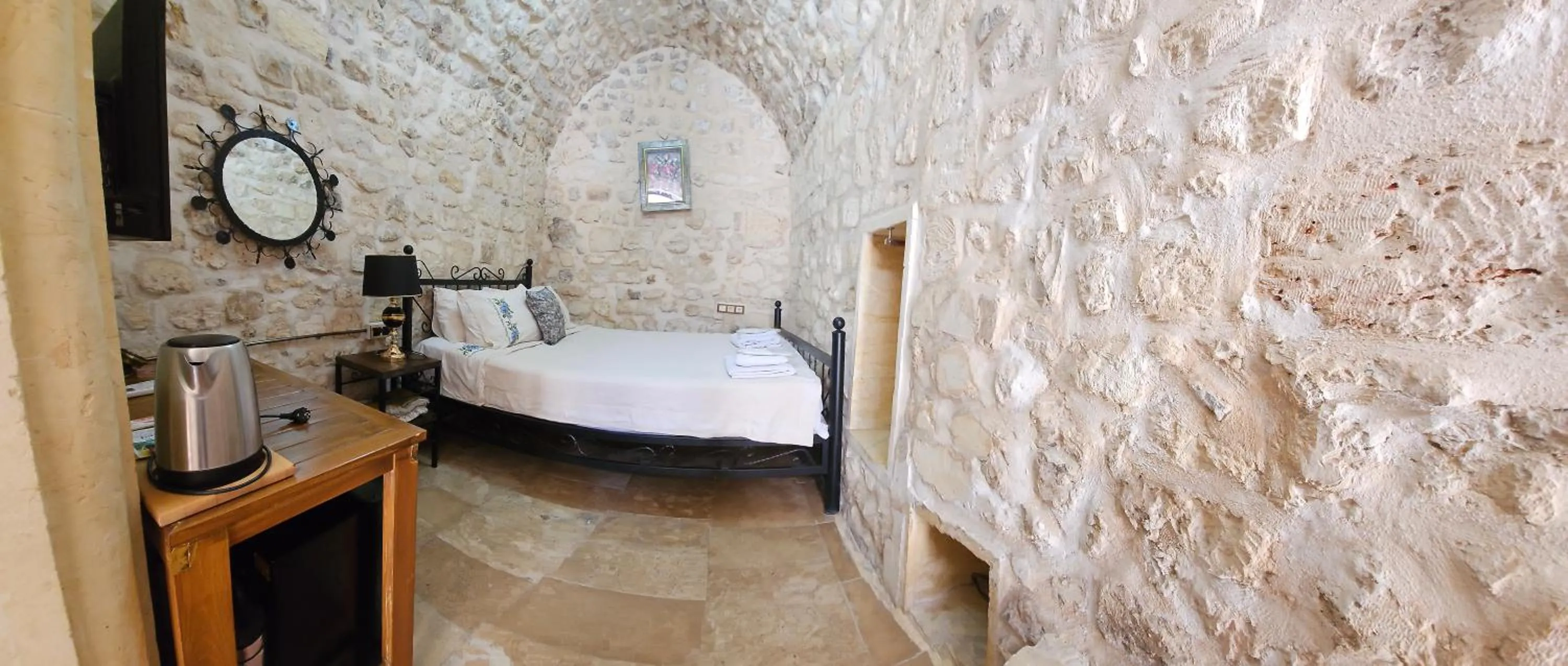 Bed in BABIL ANTIQUE HOTEL