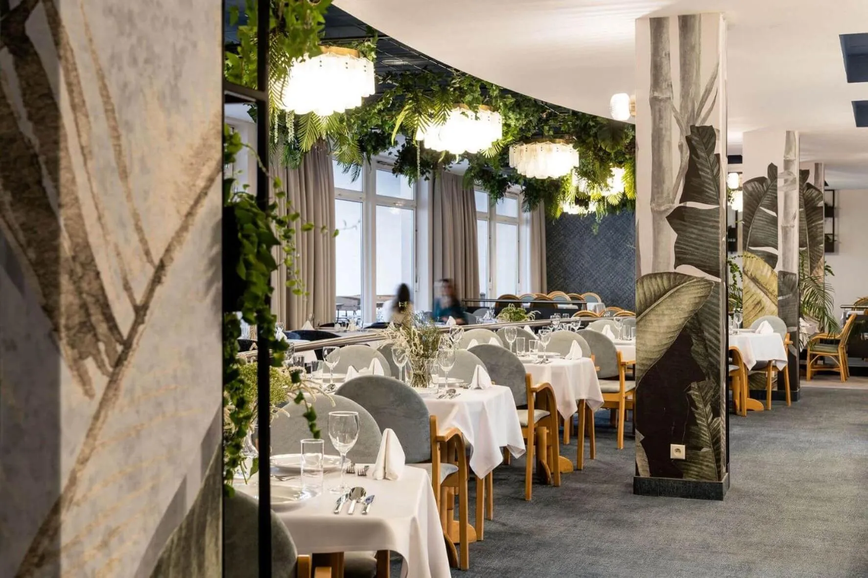 Restaurant/places to eat in Hotel Astor