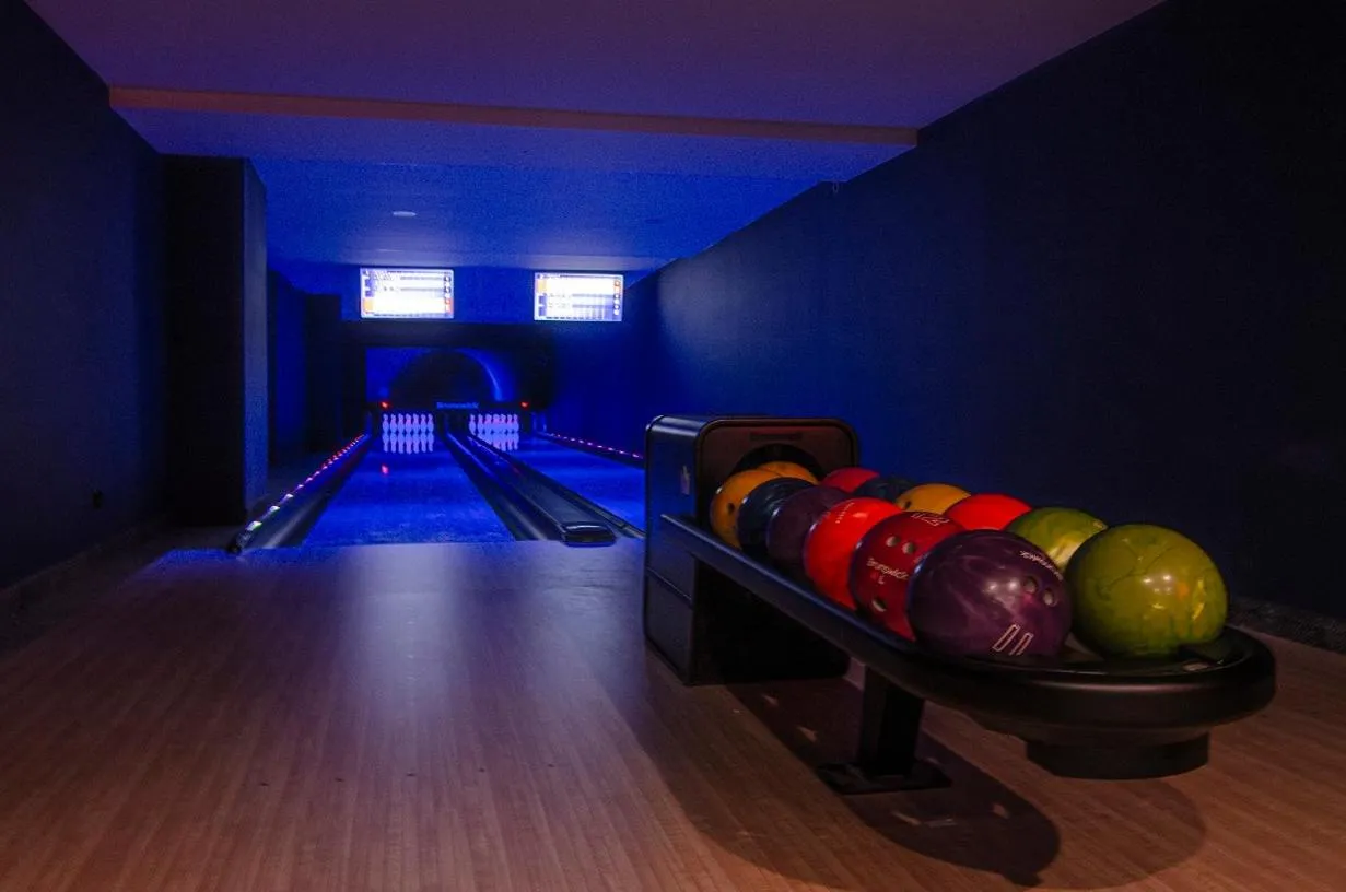 Bowling in Hotel Astor