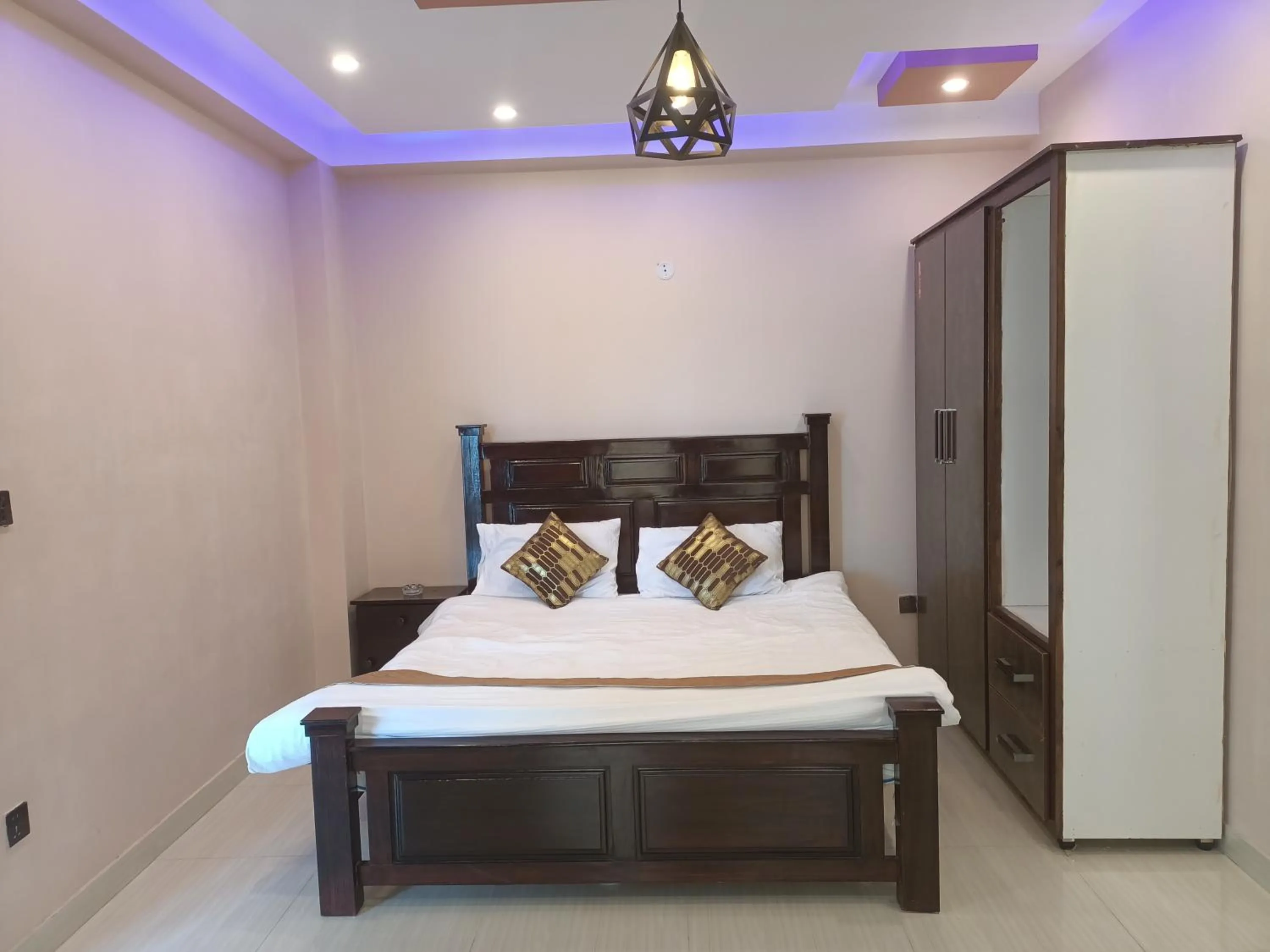 Bed in City Seasons Hotel Murree