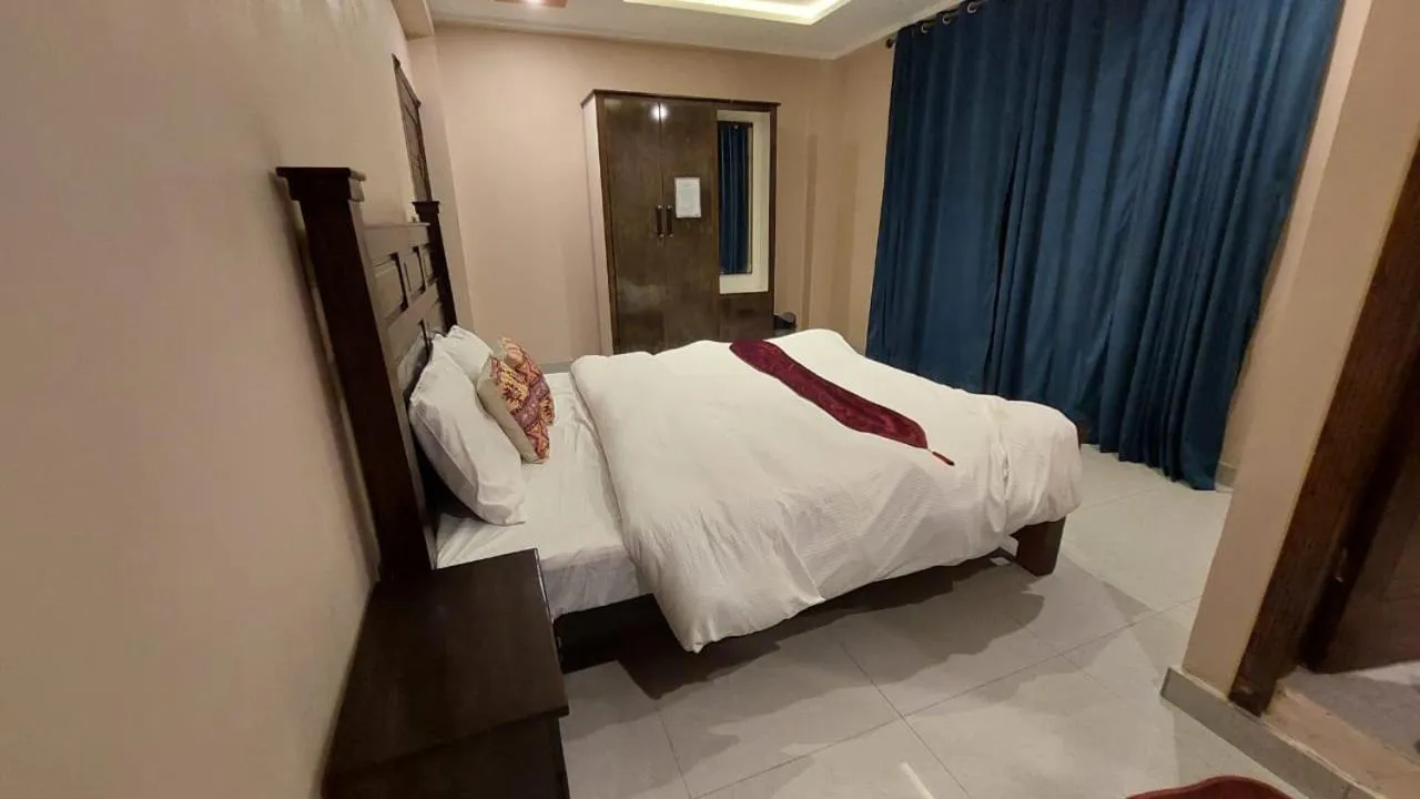 Bed in City Seasons Hotel Murree