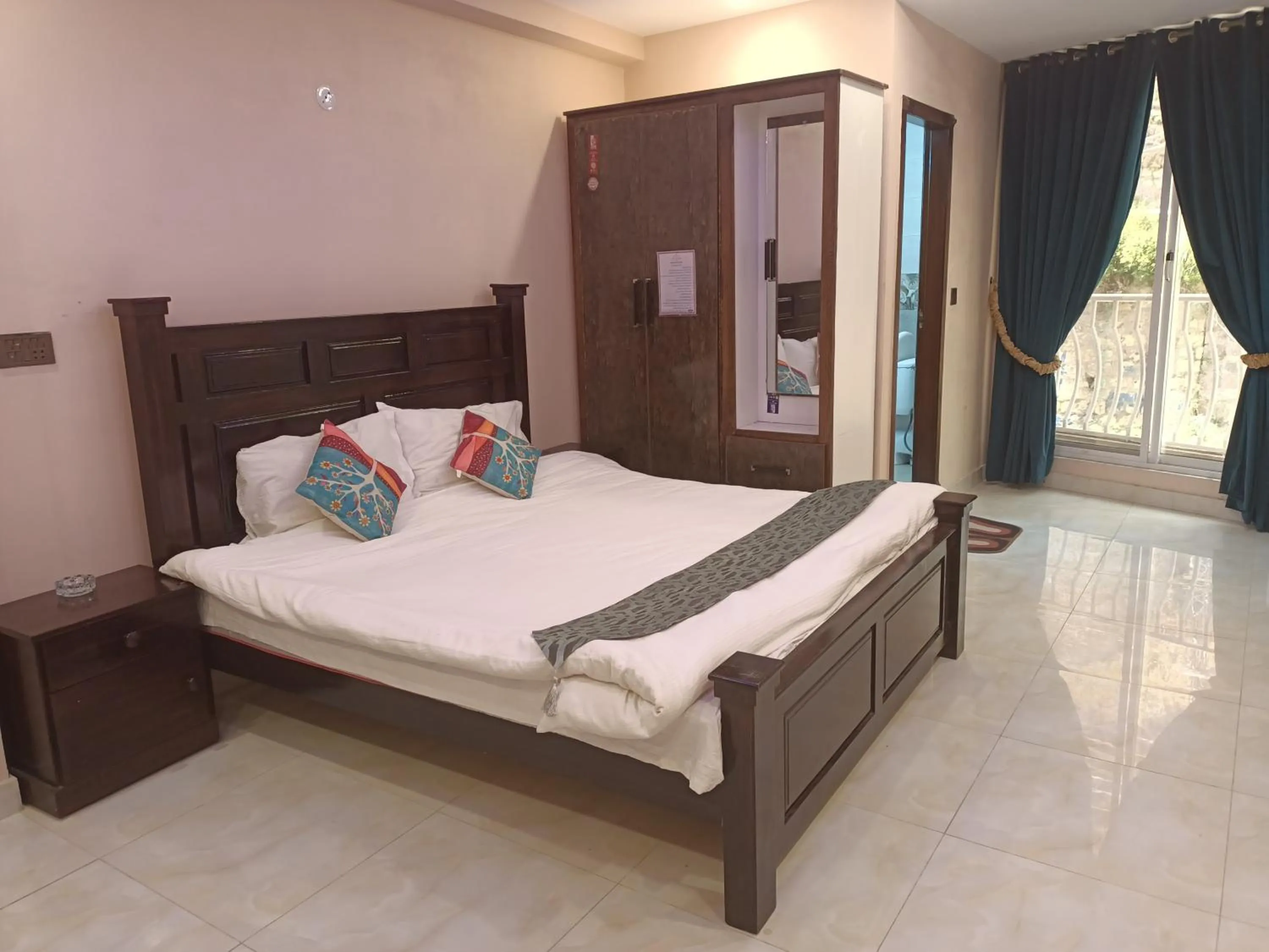 Bed in City Seasons Hotel Murree