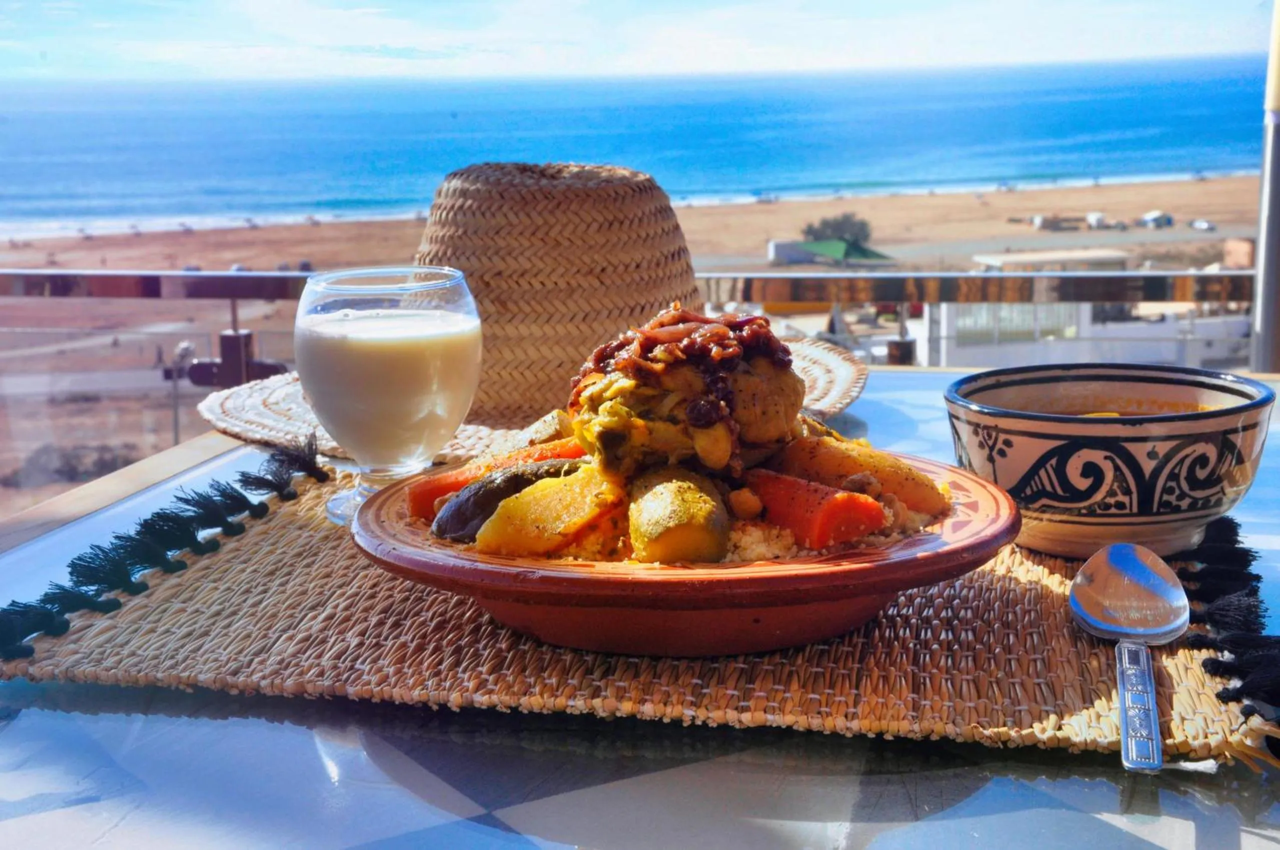 Dining area in BLUE WAVE LODGE