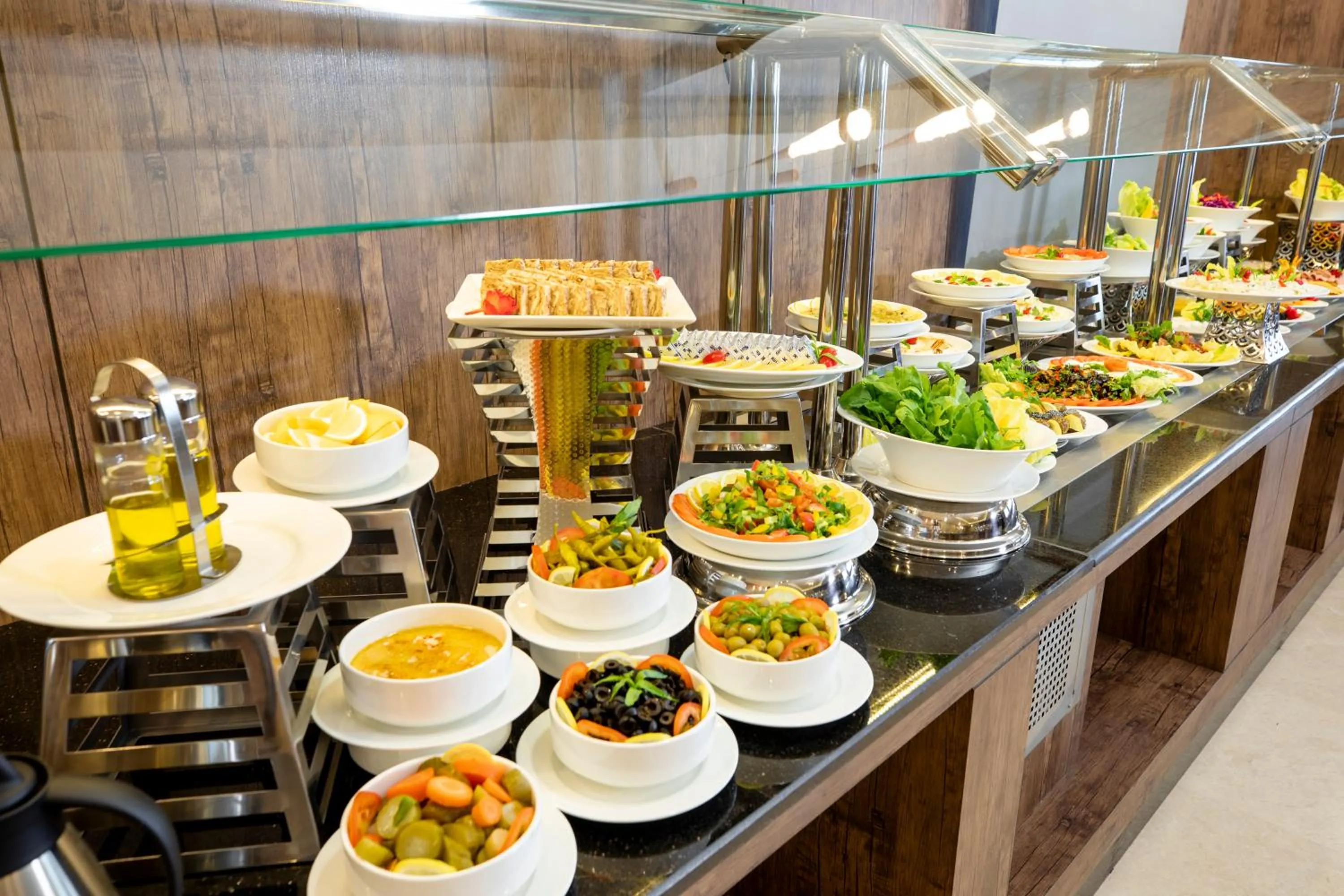 Restaurant/places to eat in Waves Hotel