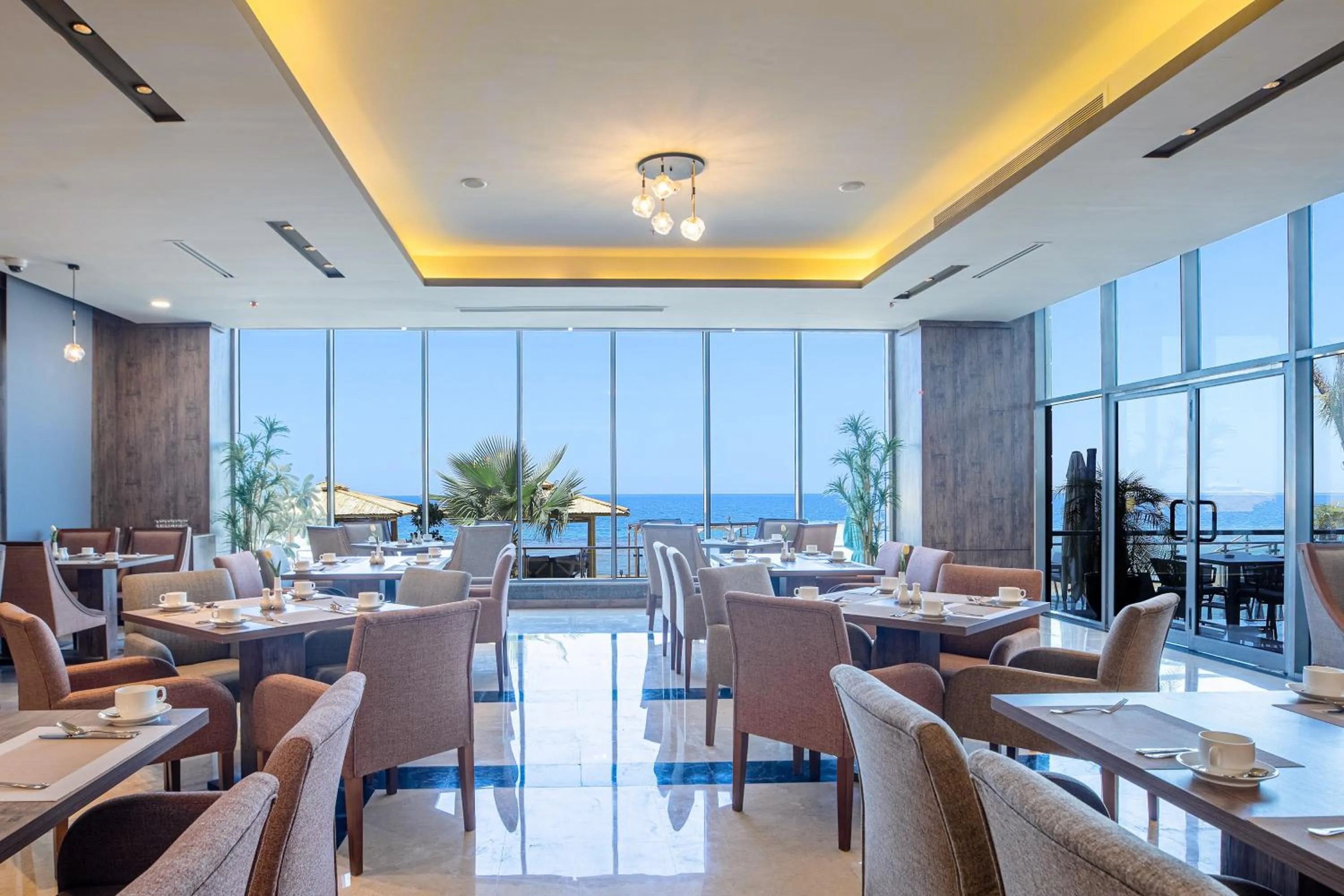 Restaurant/places to eat in Waves Hotel