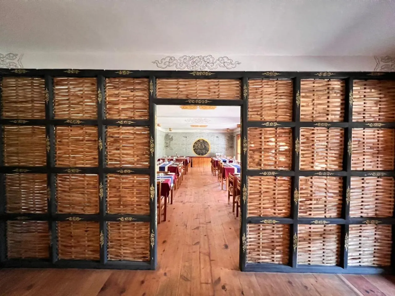 Restaurant/places to eat in Rema Resort