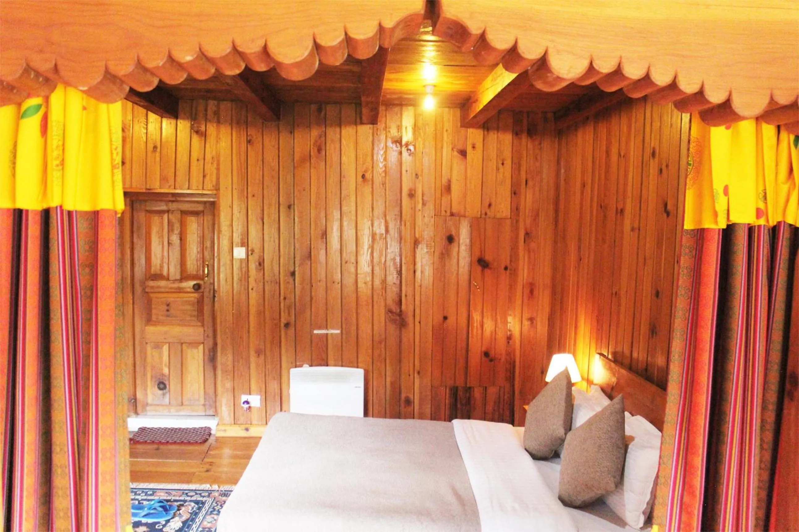Photo of the whole room, Bed in Rema Resort