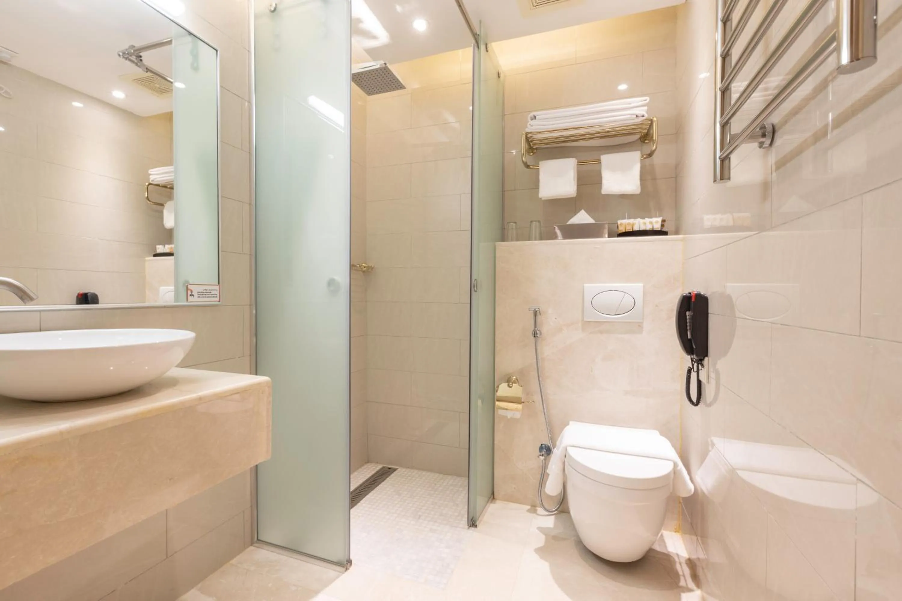 Shower in Qasr Al Sahab Hotel Makkah