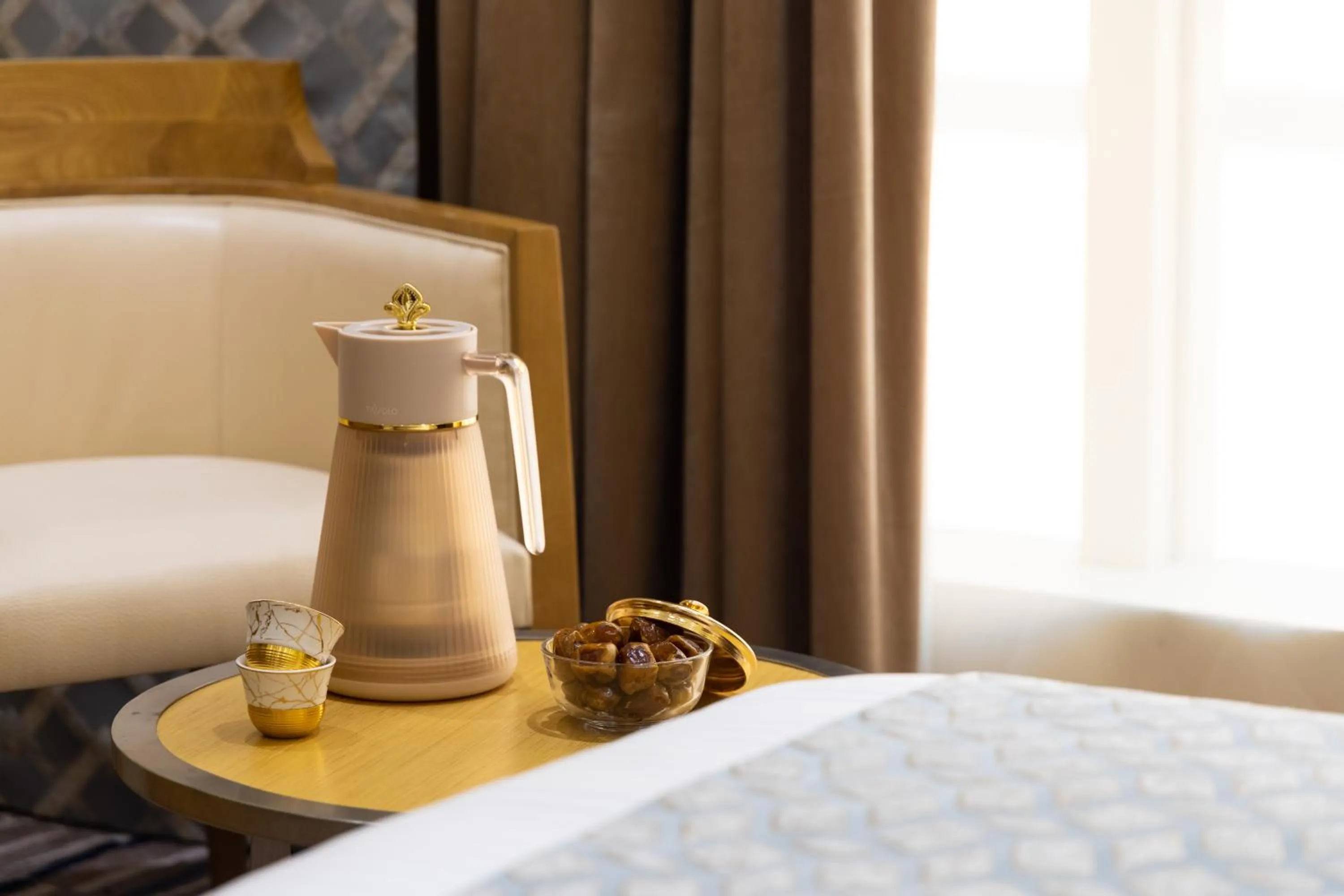 Food and drinks, Bed in Qasr Al Sahab Hotel Makkah