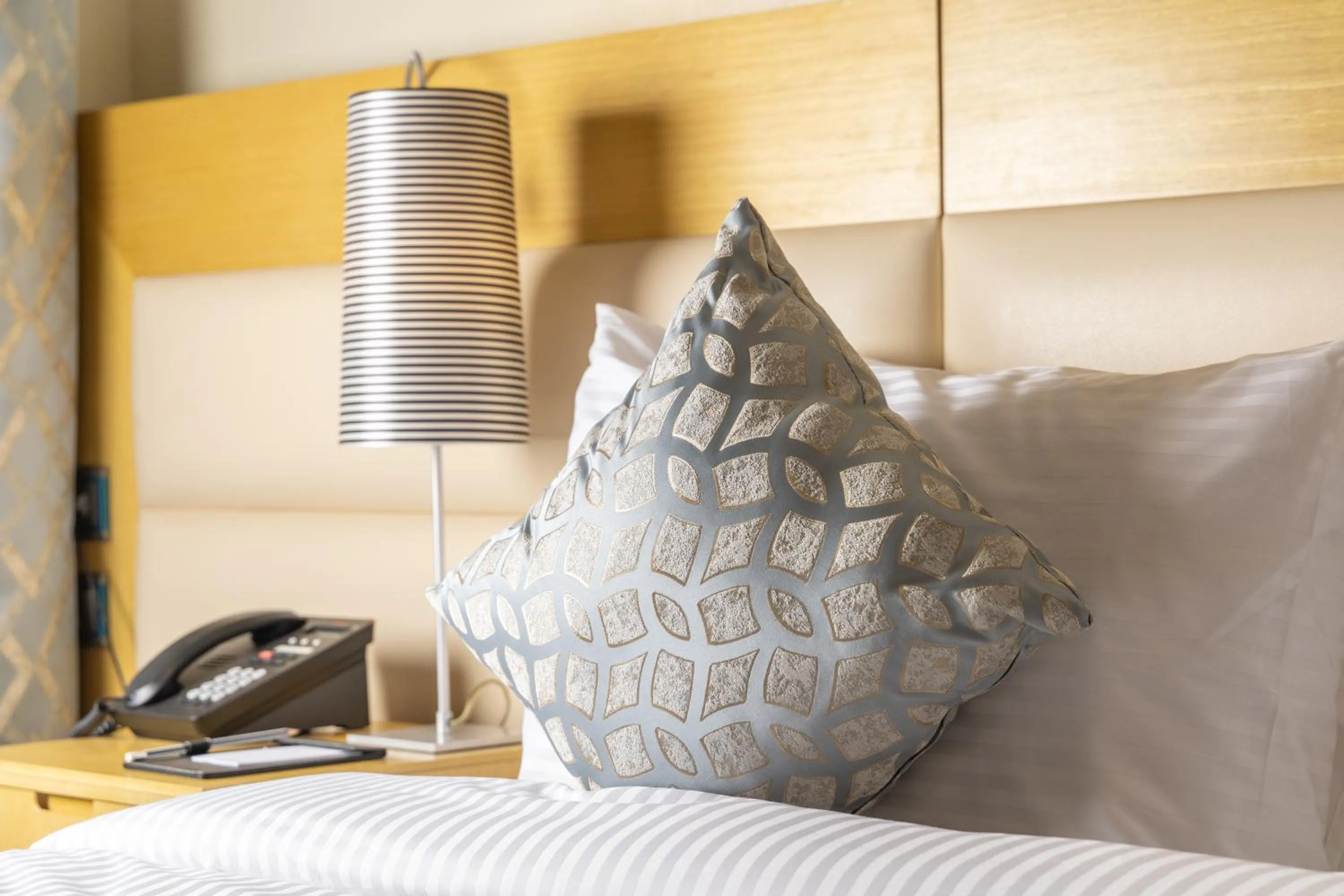 Bed in Qasr Al Sahab Hotel Makkah