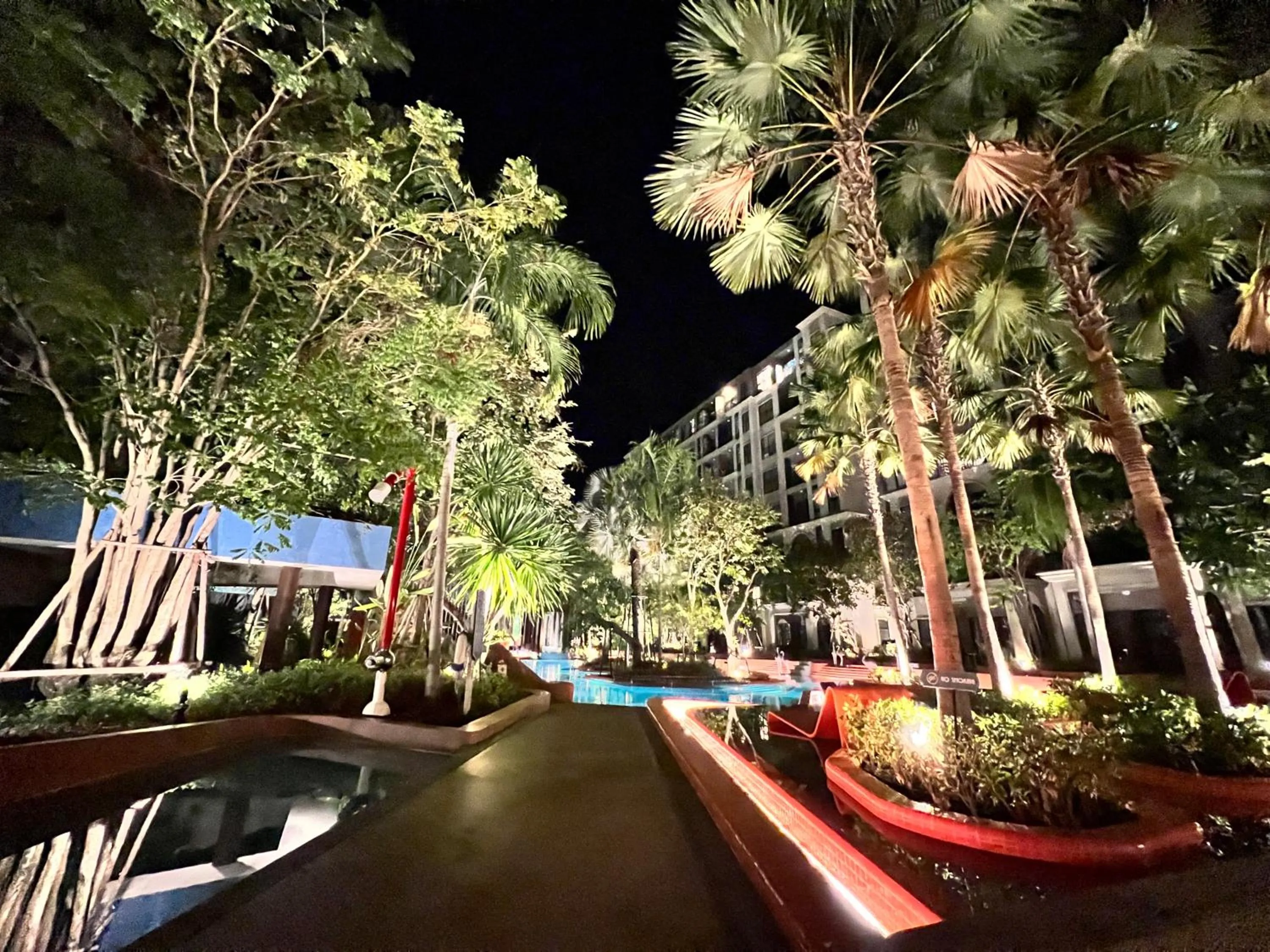 LA Beachfront Relaxation HuaHin by RT258