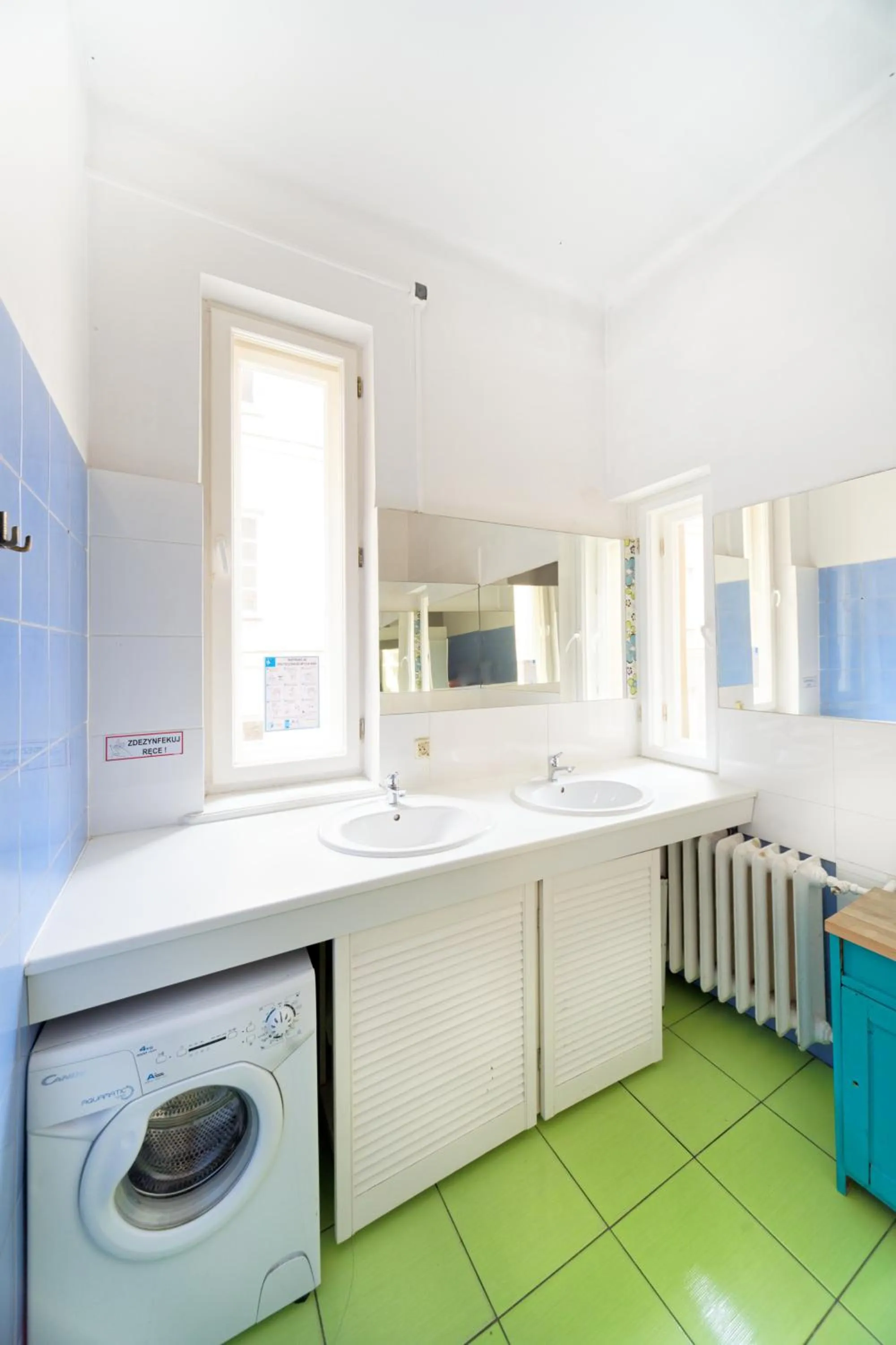 washing machine in Old Town Kanonia Rooms & Apartments