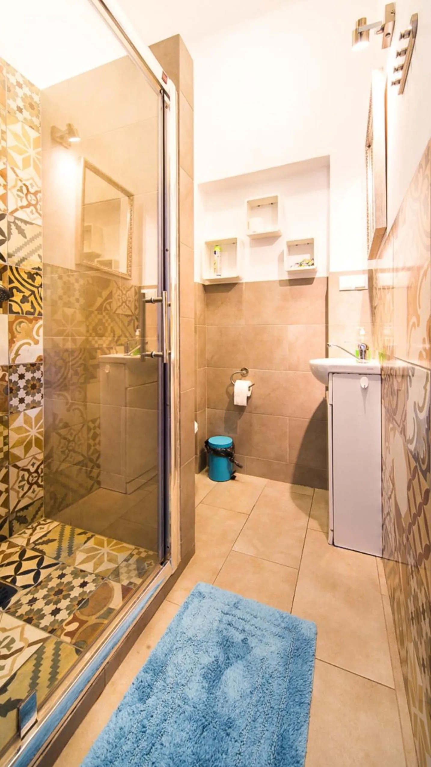 Bathroom in Old Town Kanonia Rooms & Apartments