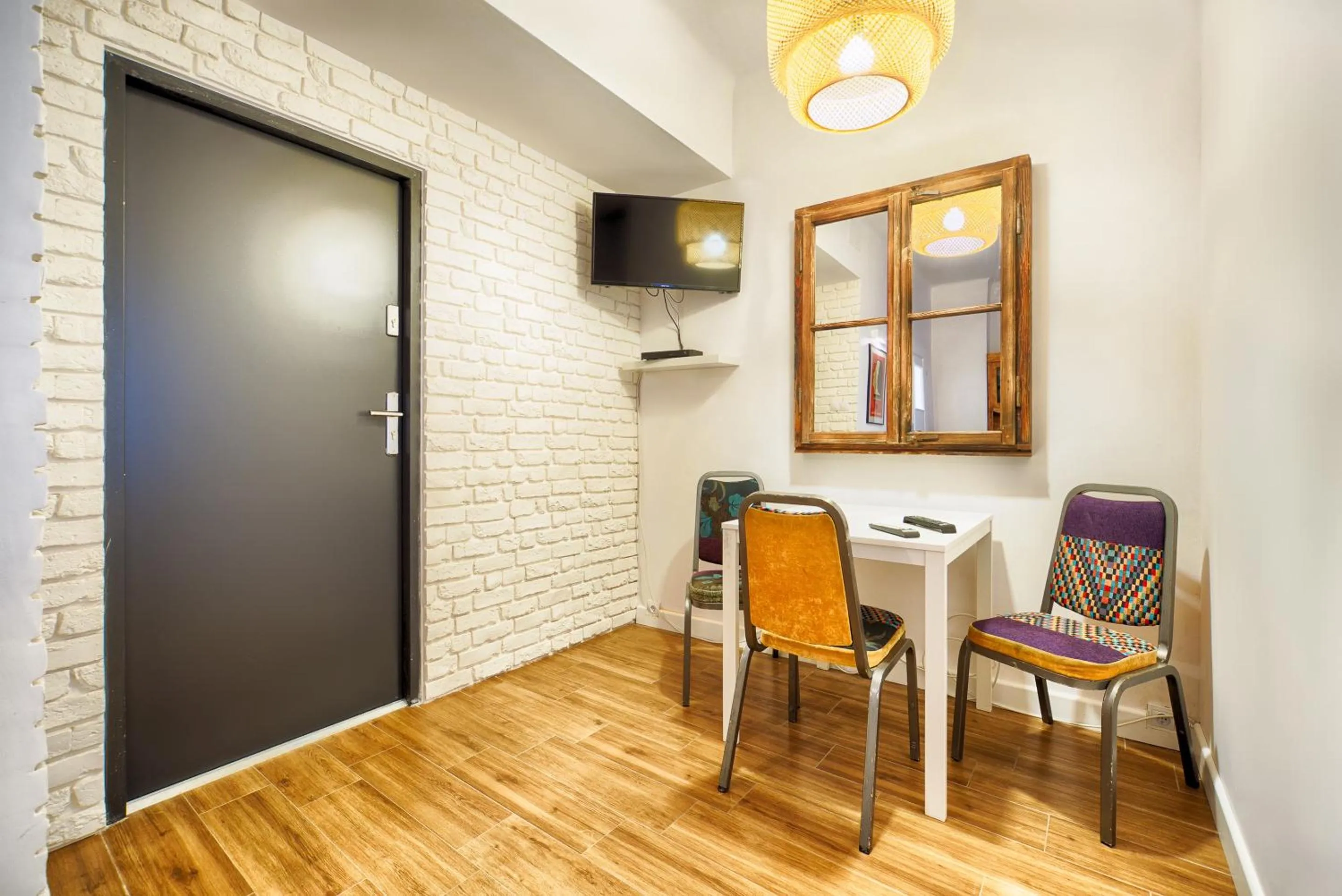 TV and multimedia in Old Town Kanonia Rooms & Apartments