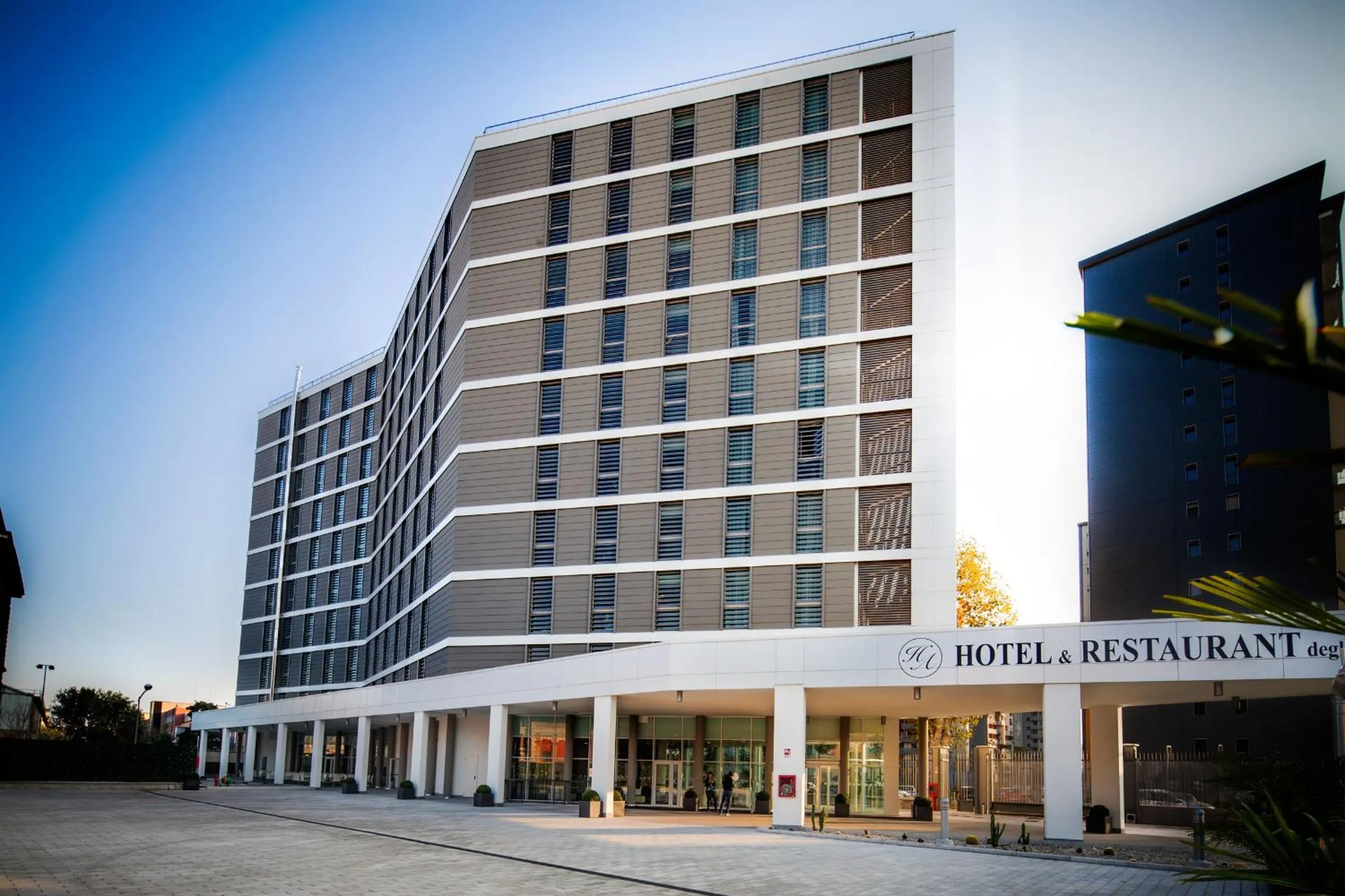 Facade/entrance in Hotel degli Arcimboldi