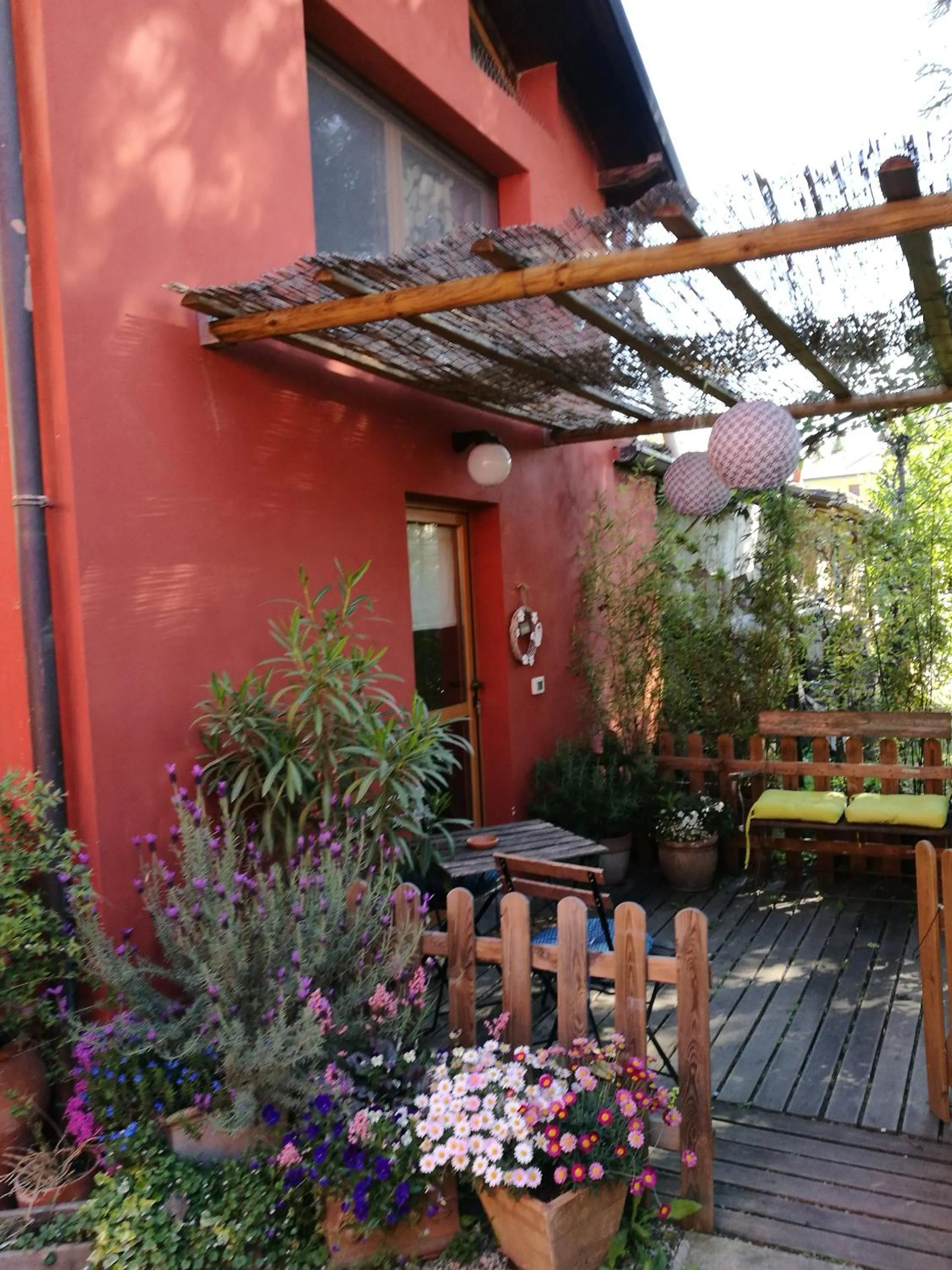 Facade/entrance in Il Pettirosso B&B