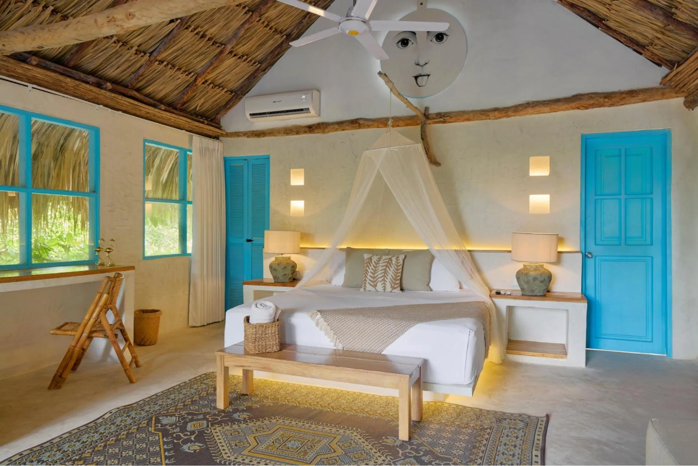 Photo of the whole room, Bed in Fenix Beach Cartagena