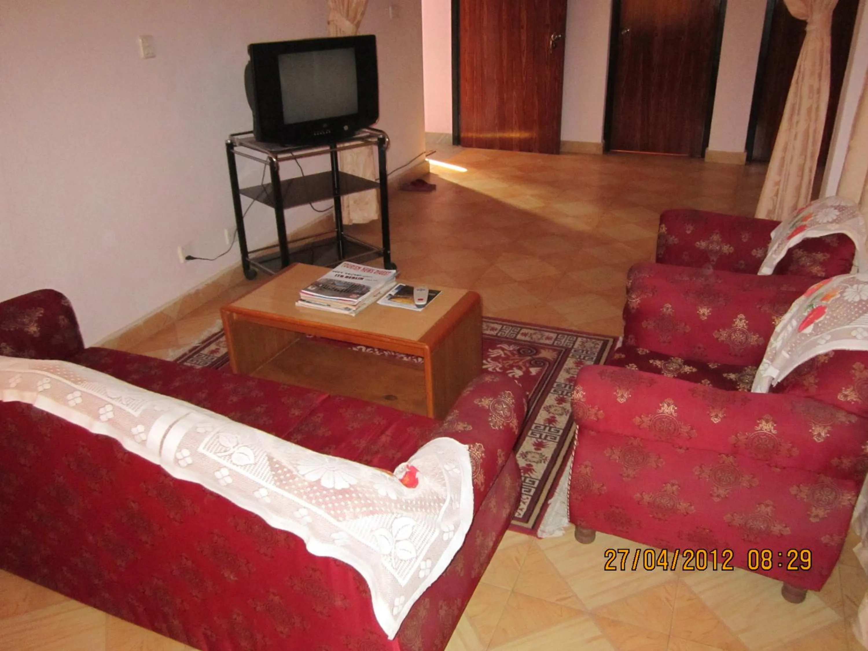 Living room, Bed in Le Rhododendron Chambres D'hotes