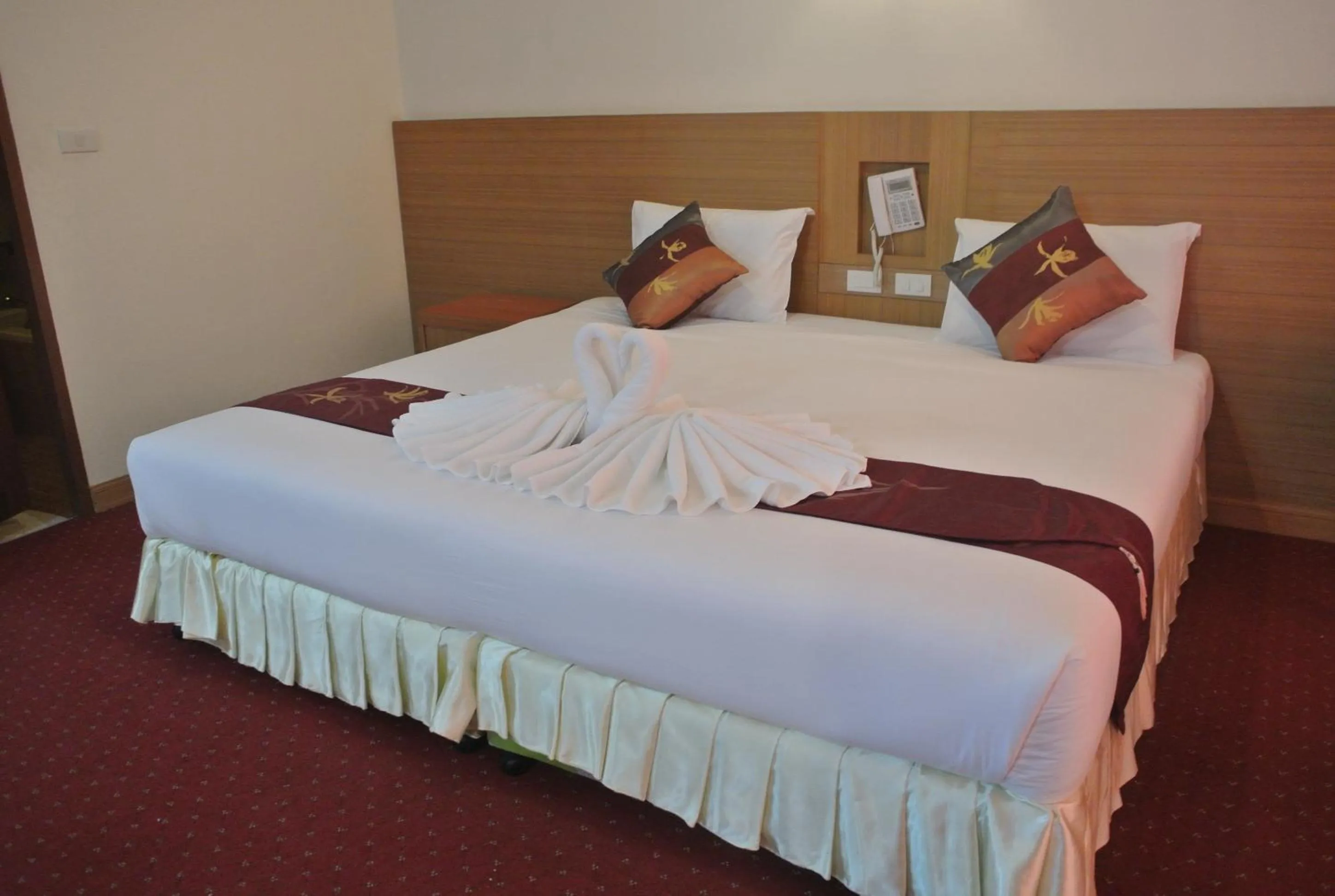 Bed in Chaikana Thani Hotel