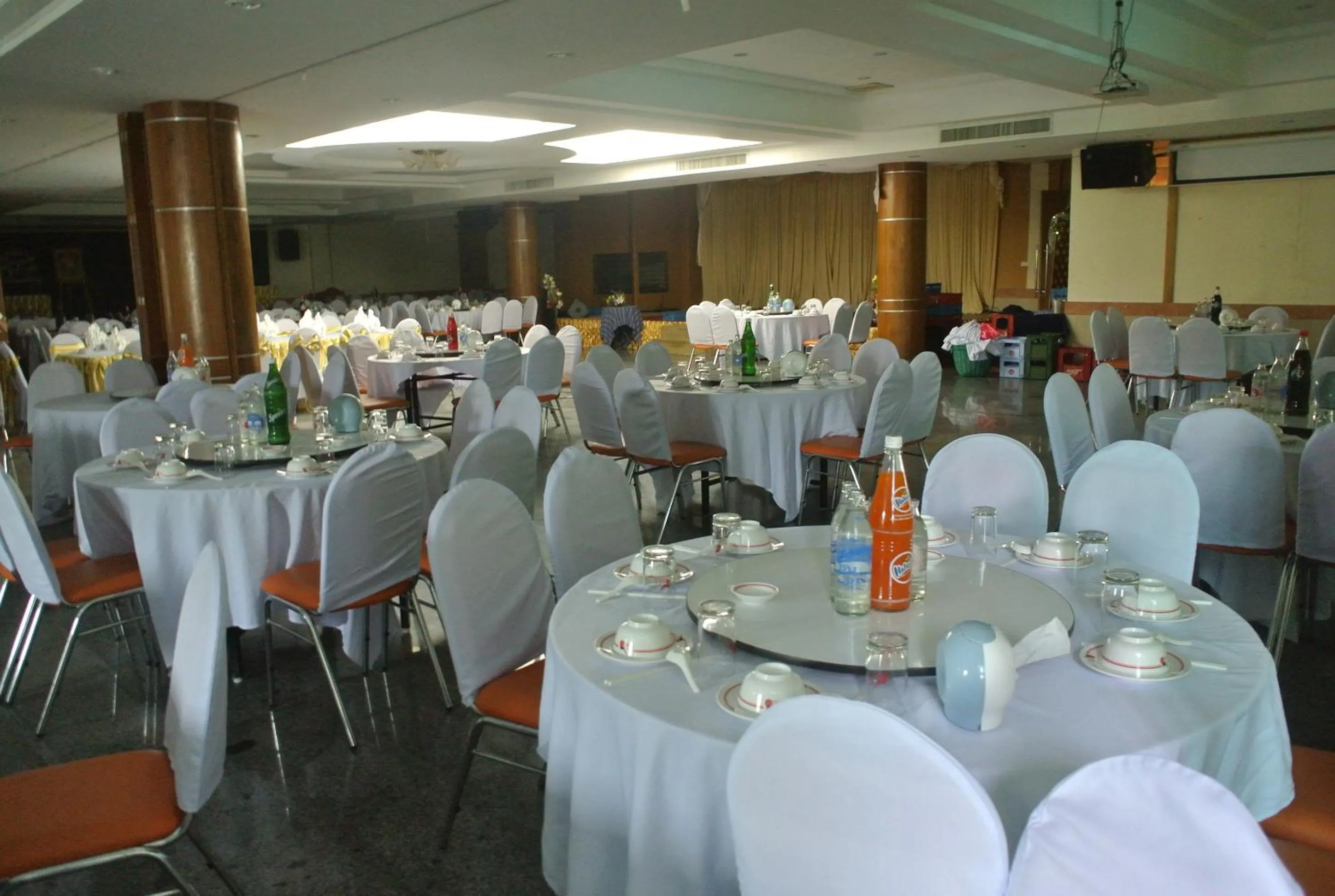 Restaurant/places to eat in Chaikana Thani Hotel