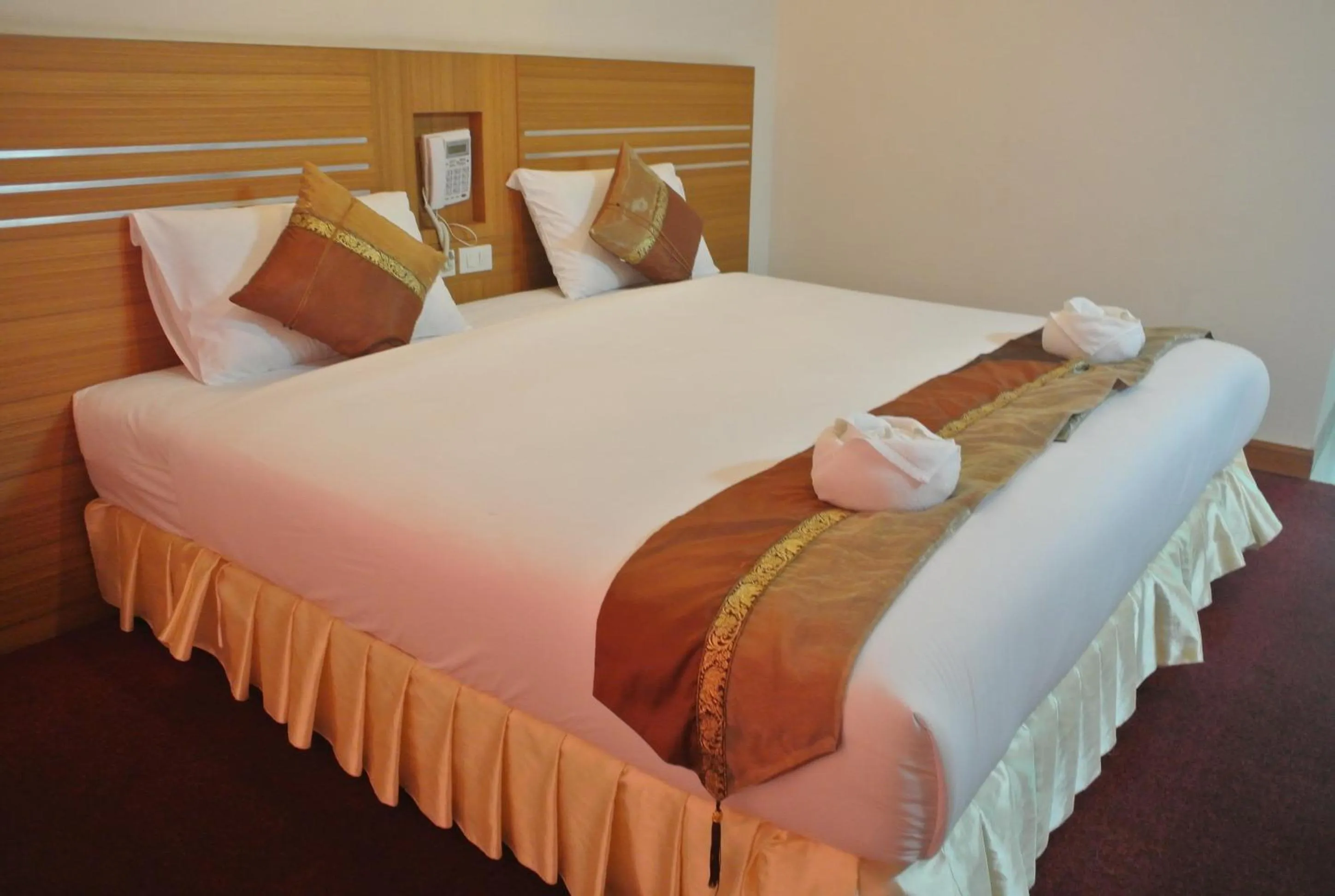 Bed in Chaikana Thani Hotel