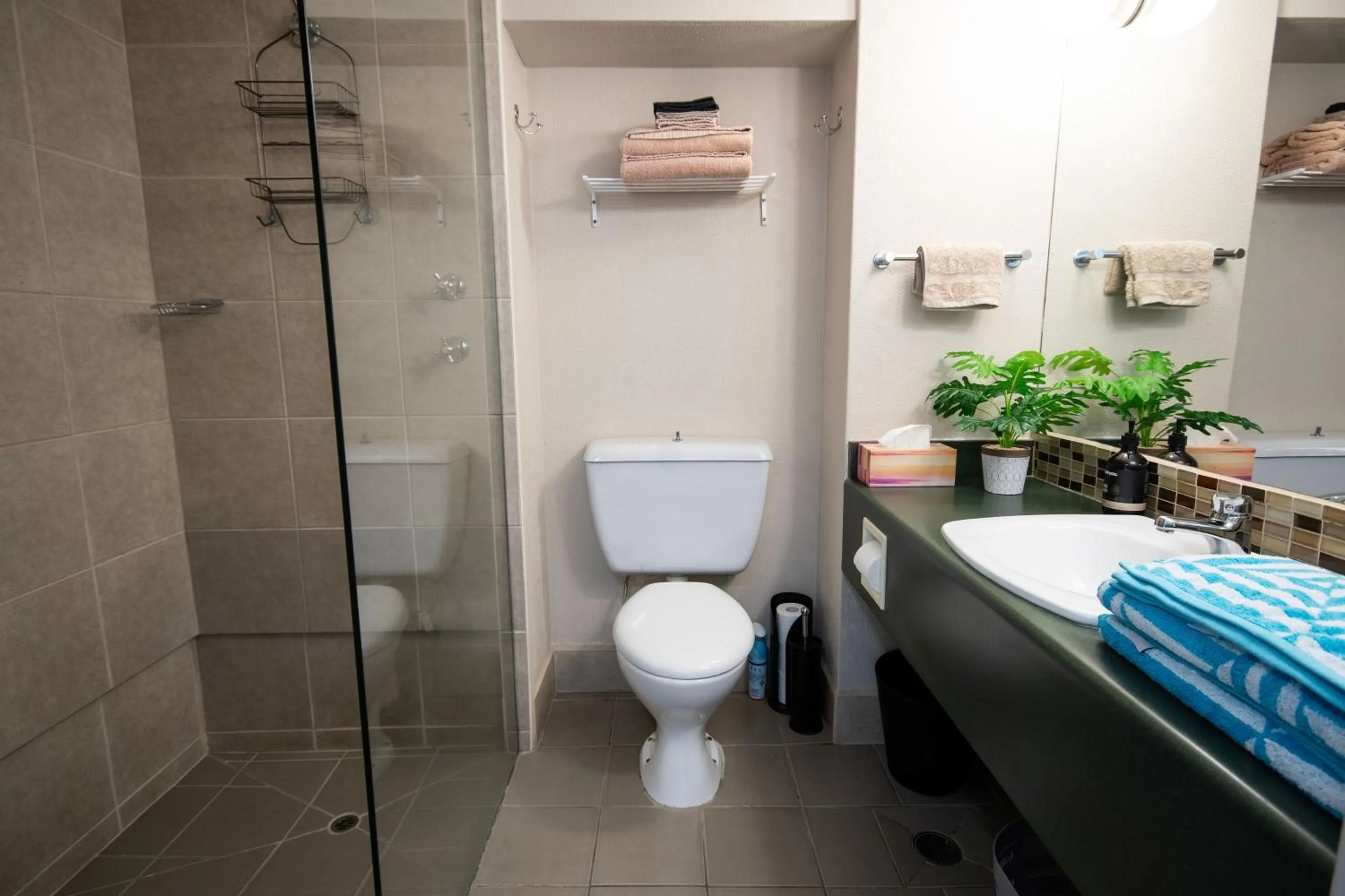 Toilet in Seafront Studio The Strand