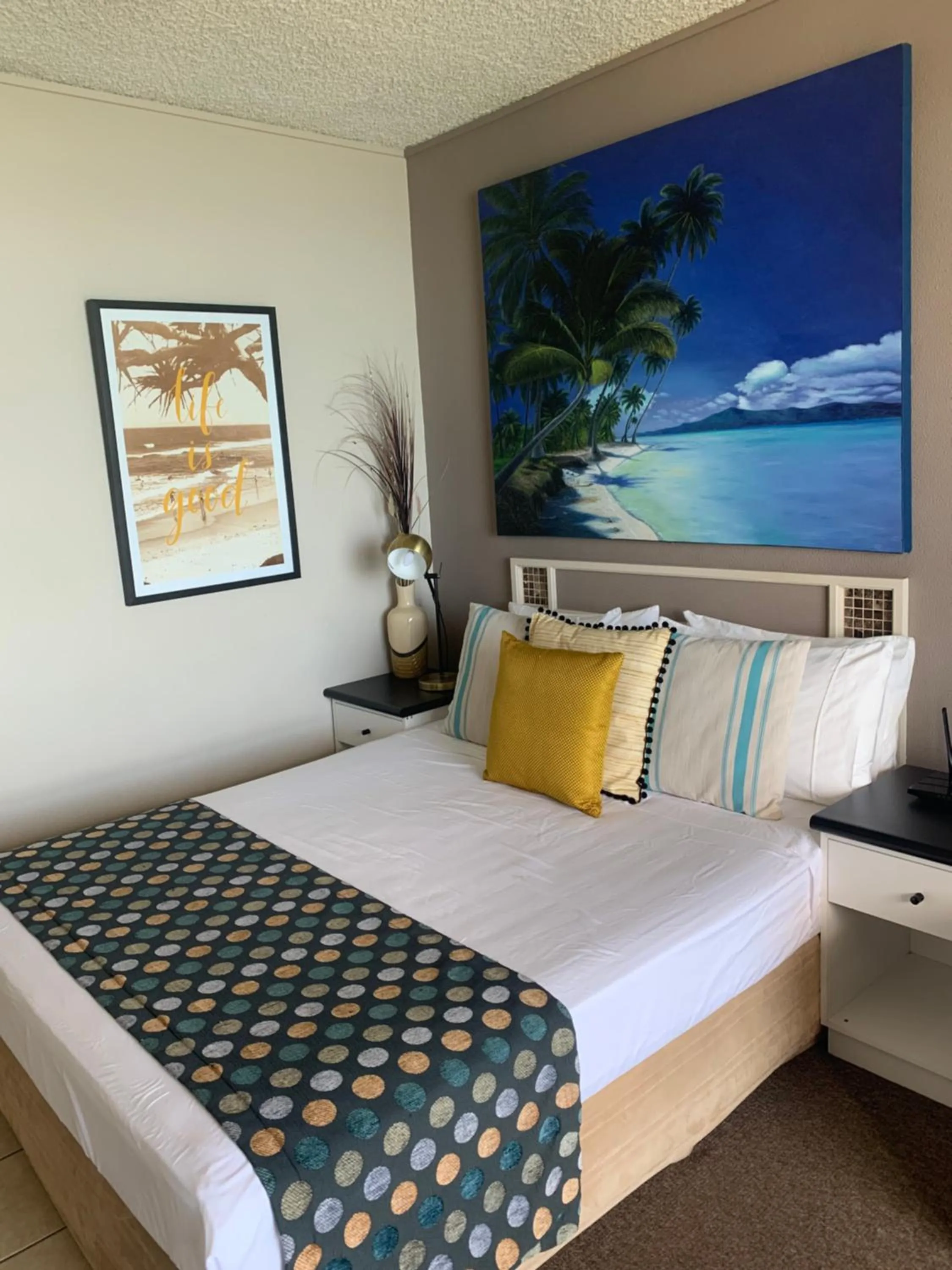 Bed in Seafront Studio The Strand