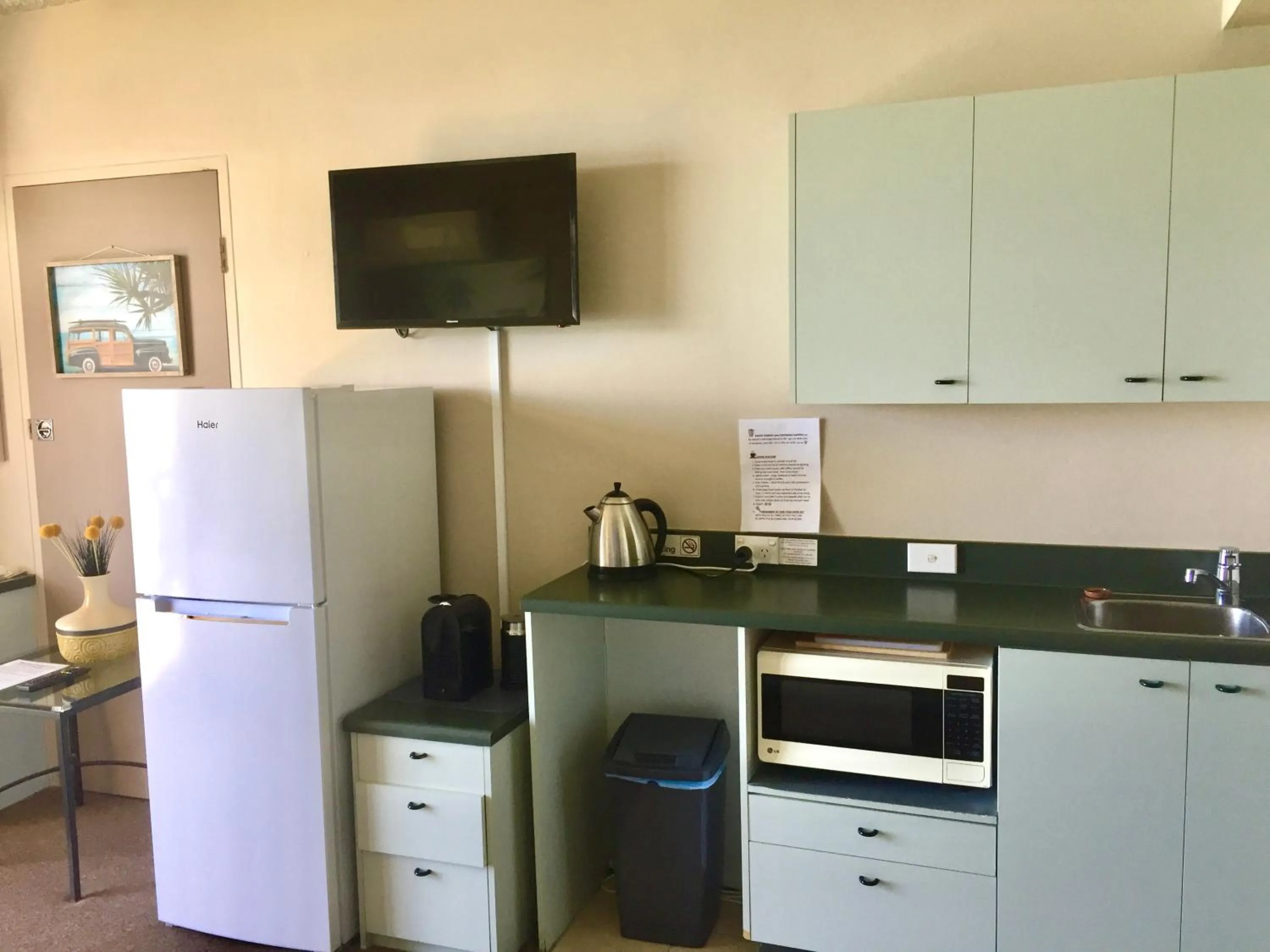 Kitchen or kitchenette in Seafront Studio The Strand