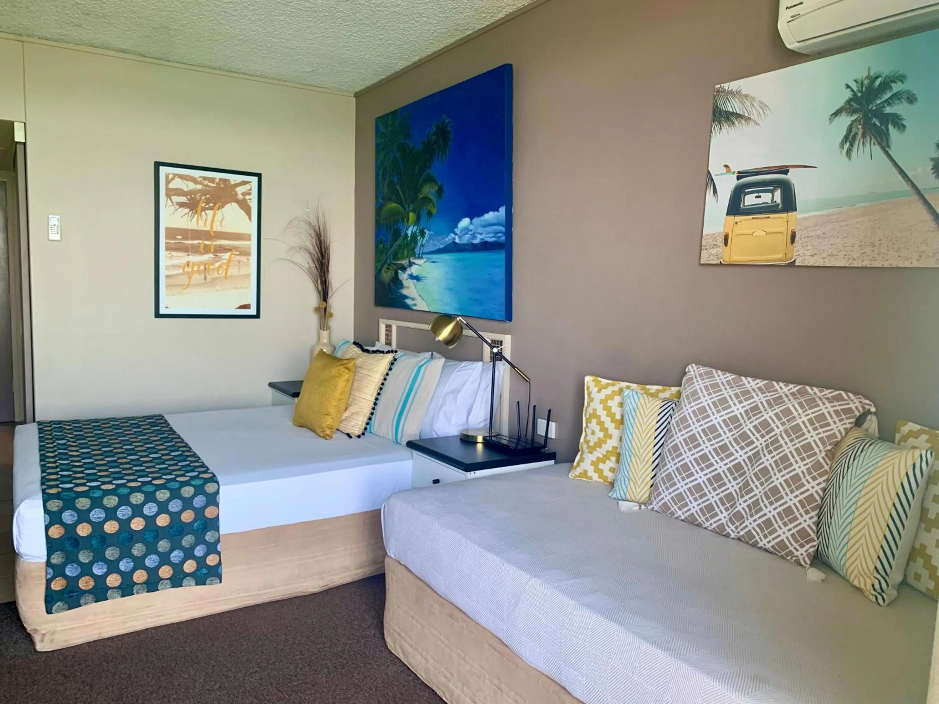 Bed in Seafront Studio The Strand