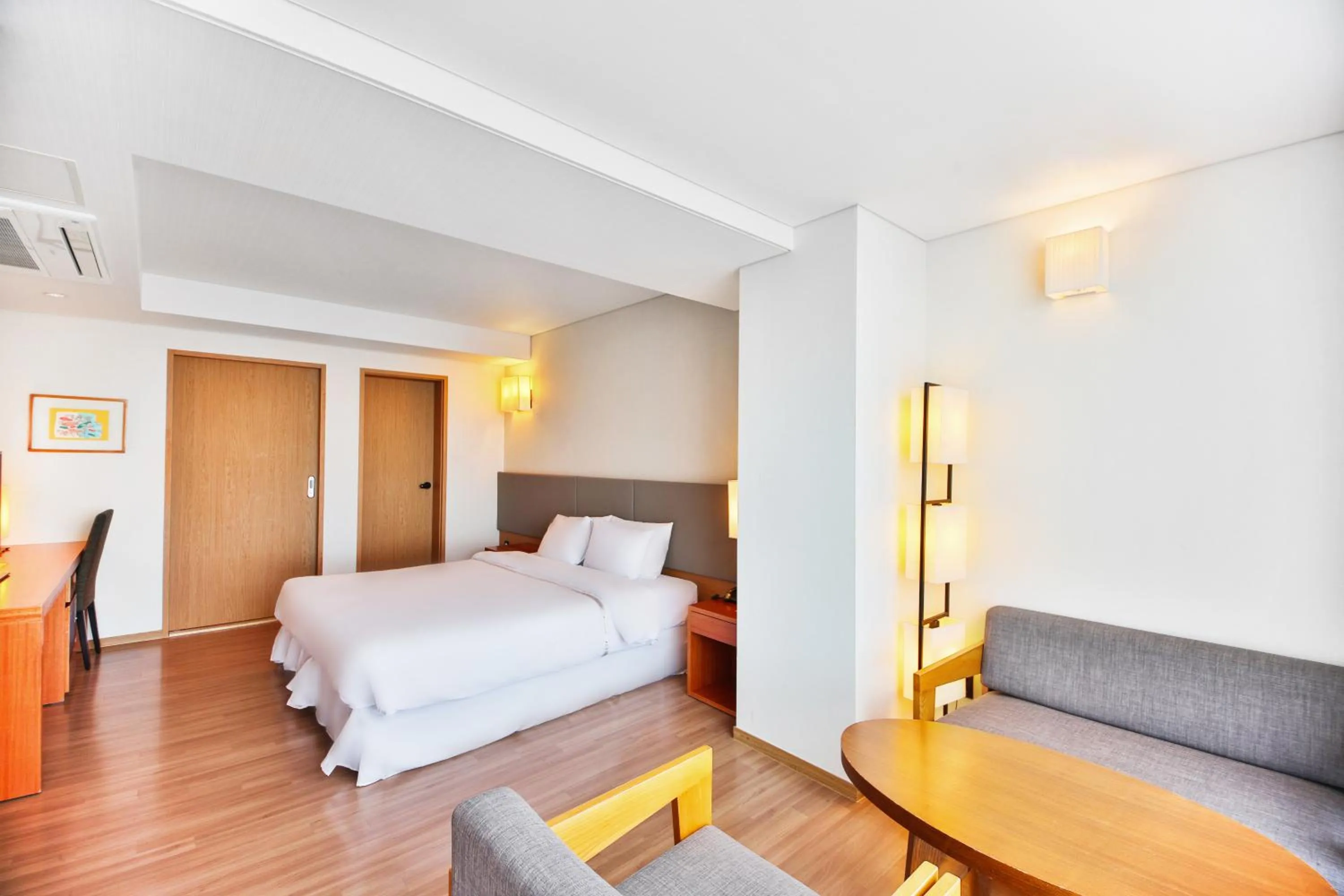 Living room, Bed in Bareve Hotel