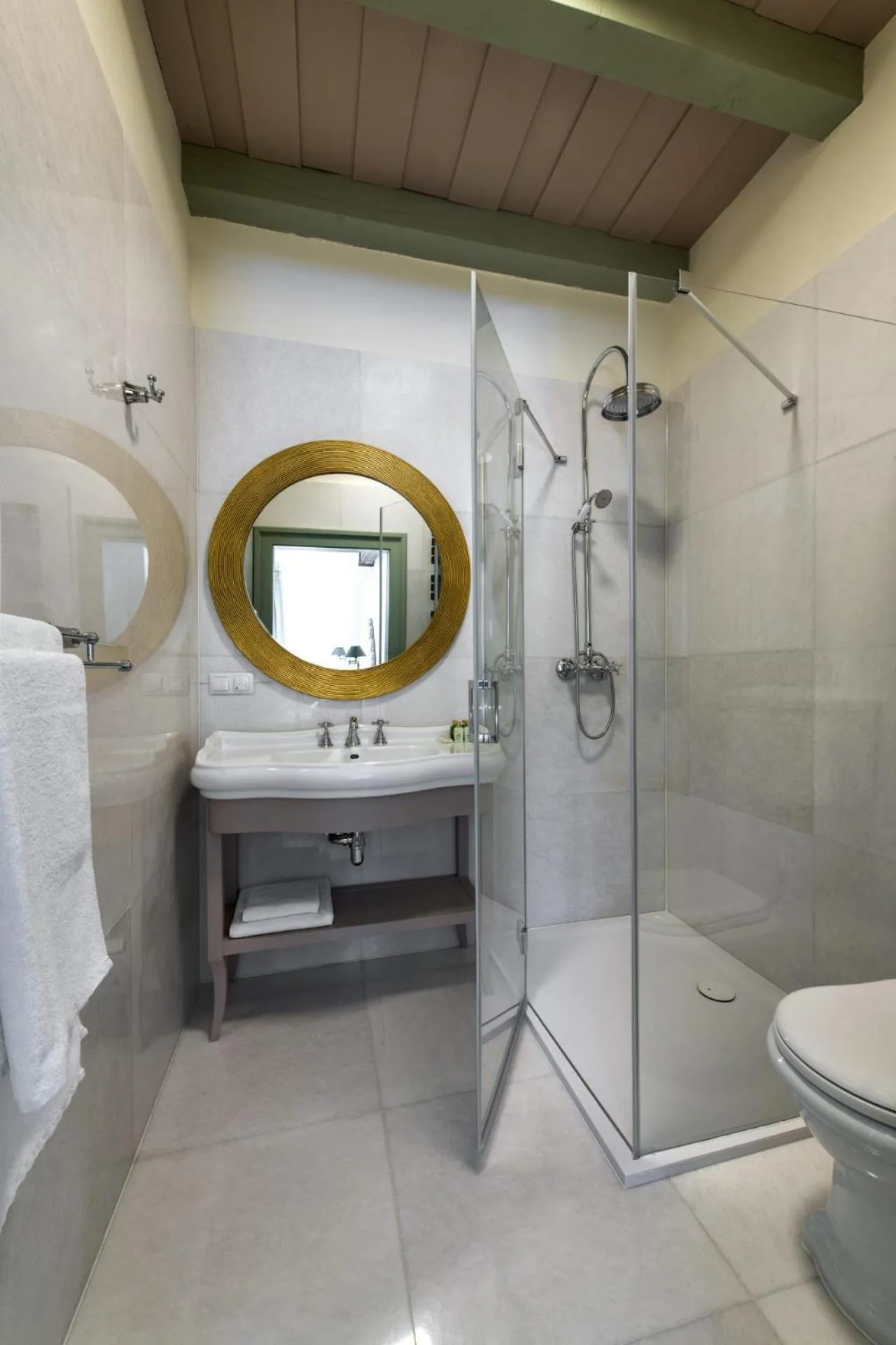 Bathroom in Hotel Palac Staniszow