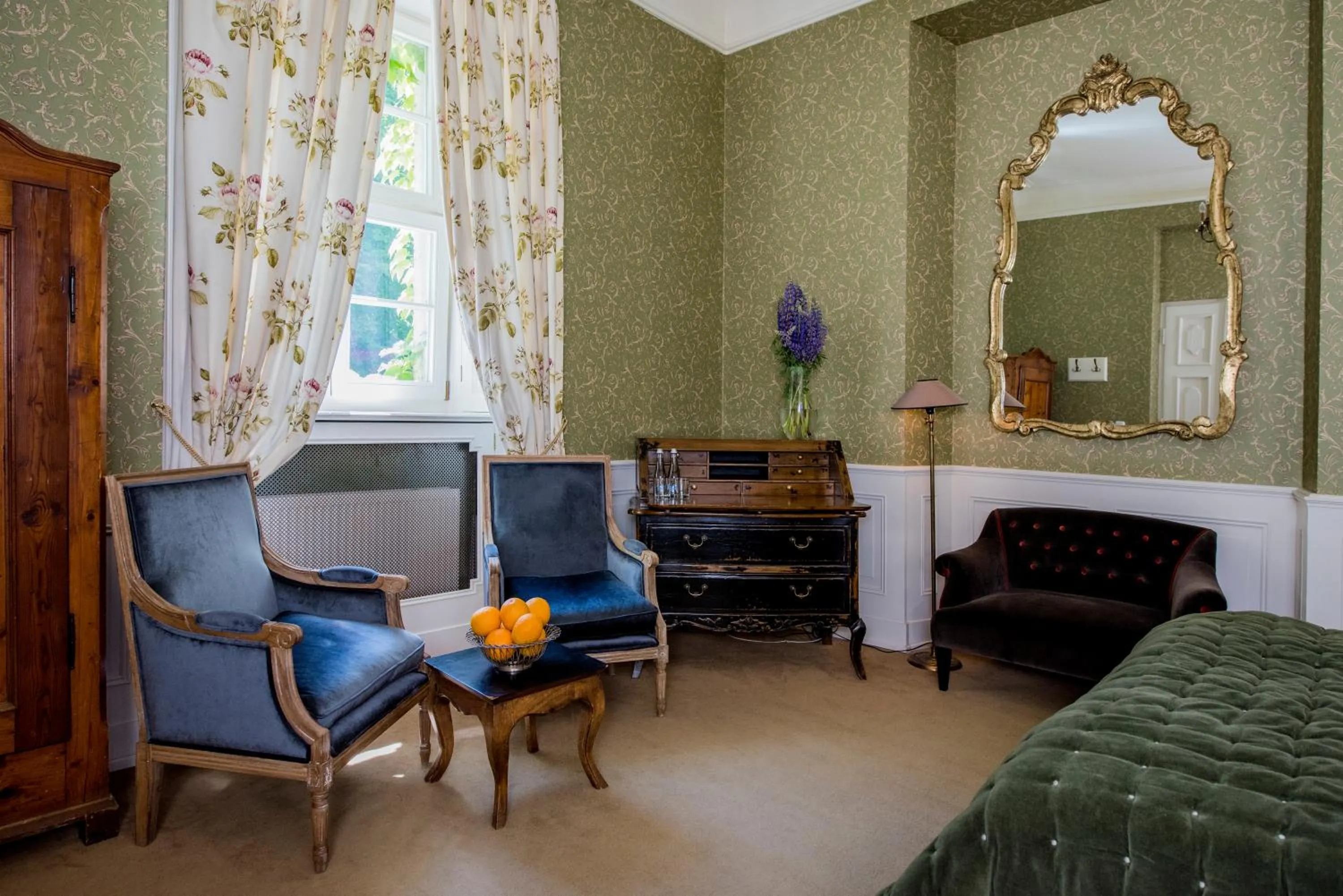 Seating area, Bed in Hotel Palac Staniszow