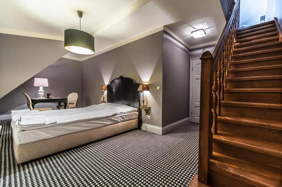 Shower, Bed in Hotel Palac Staniszow