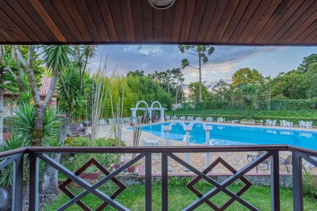 Triple Room with Pool View in Spaço Vale do Jordão Guarapuava Triple Room with Pool View in Spaço Vale do Jordão Guarapuava