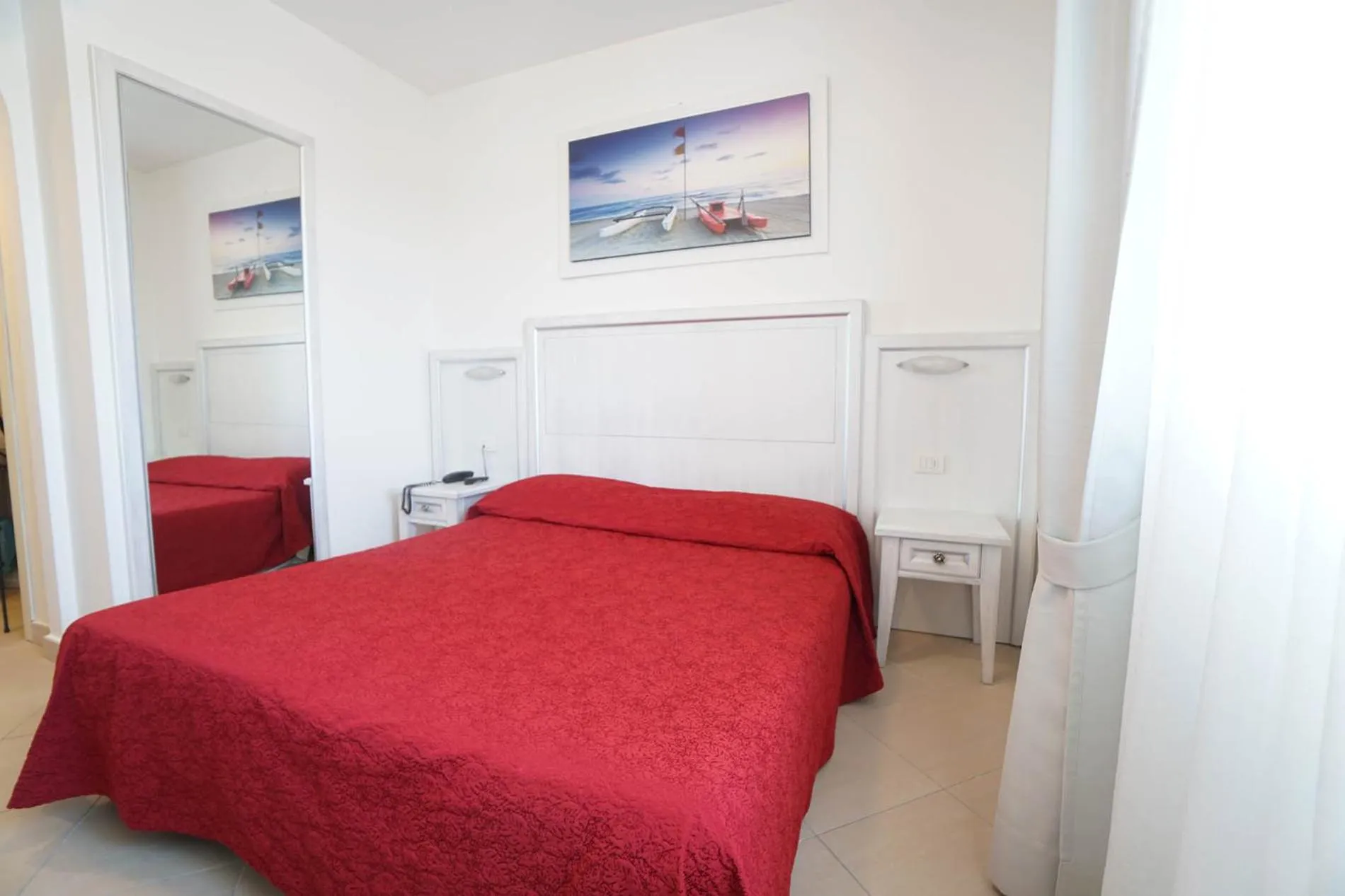 Photo of the whole room, Bed in HOTEL PIGALLE