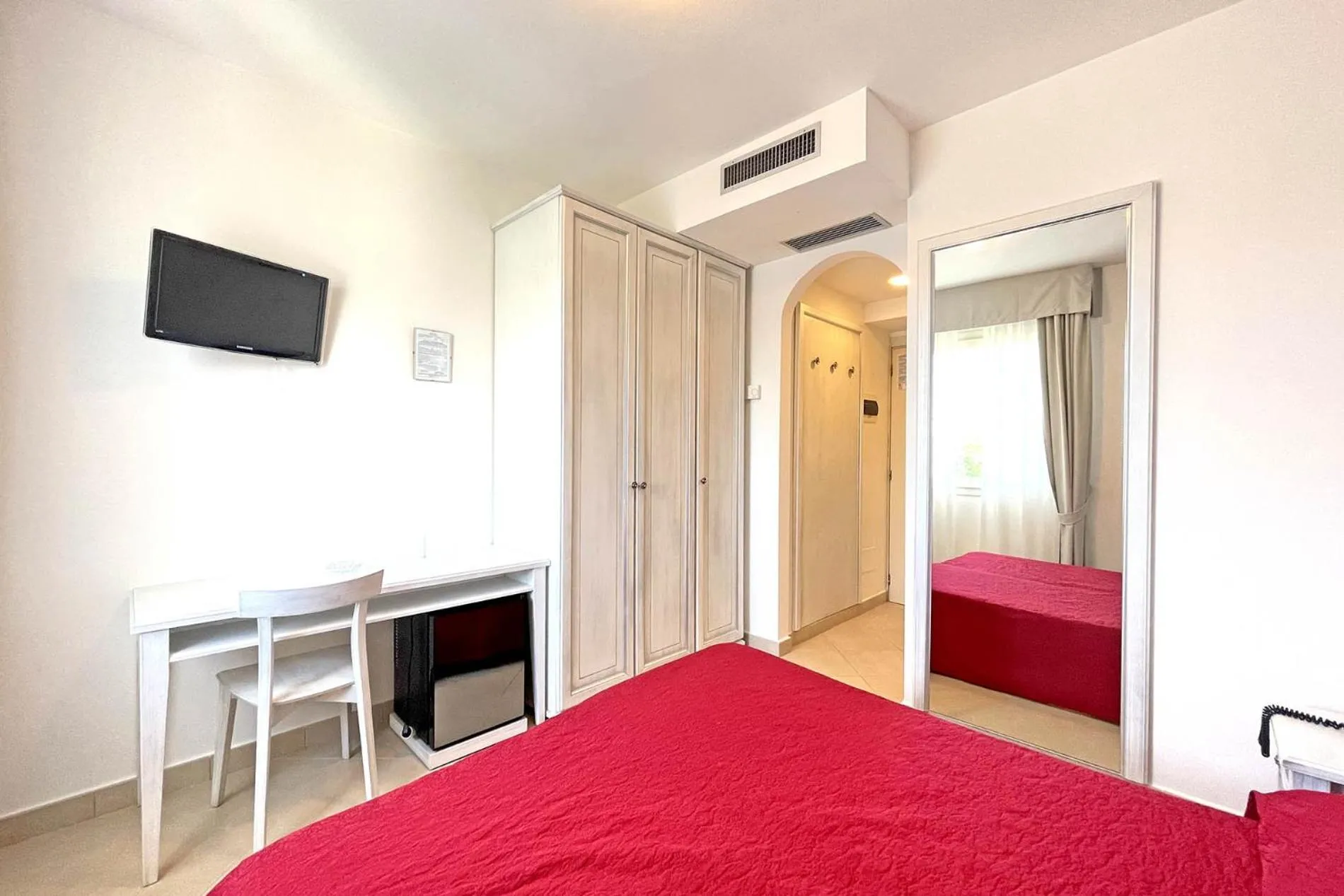 Bed in HOTEL PIGALLE