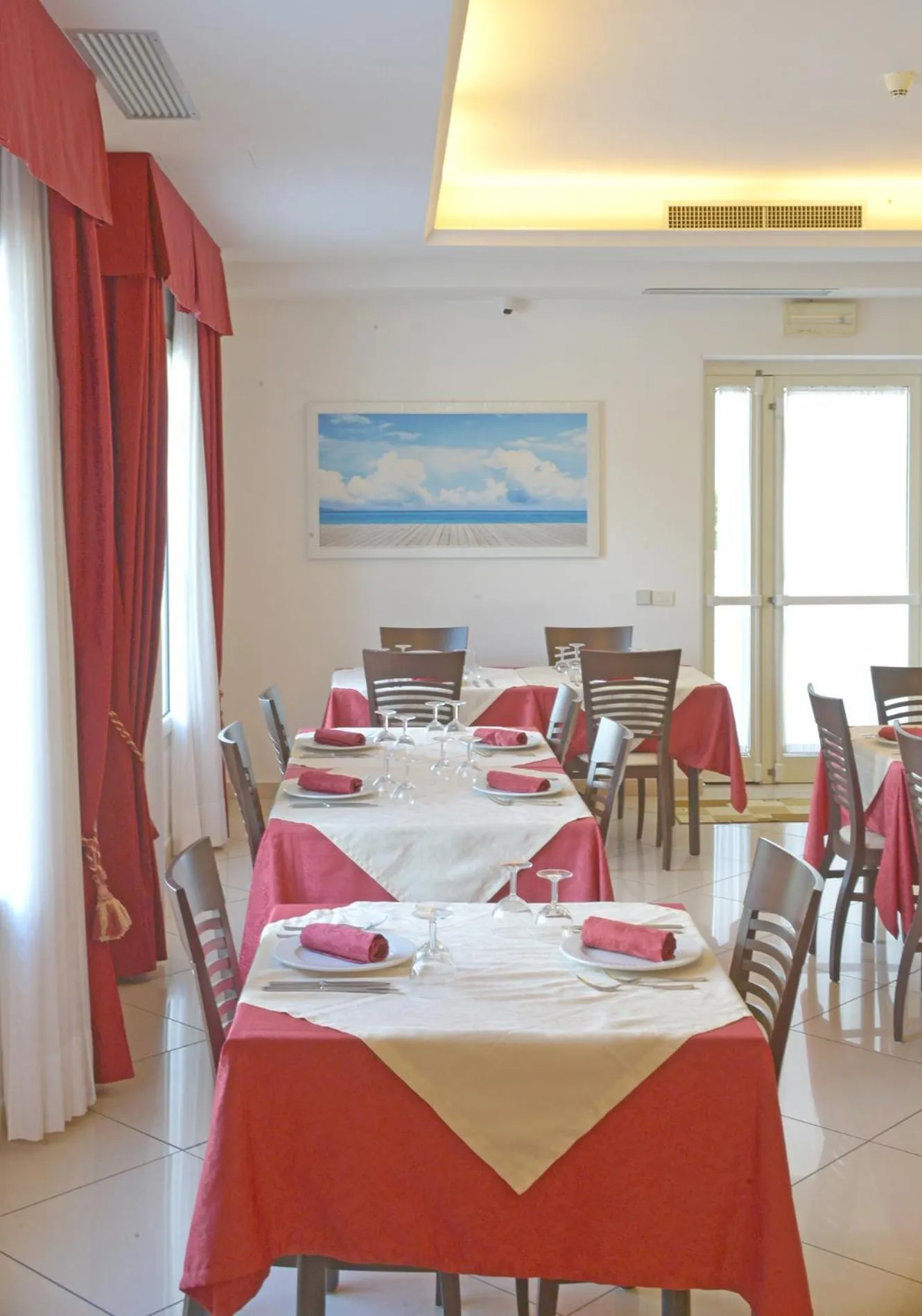 Restaurant/places to eat in HOTEL PIGALLE